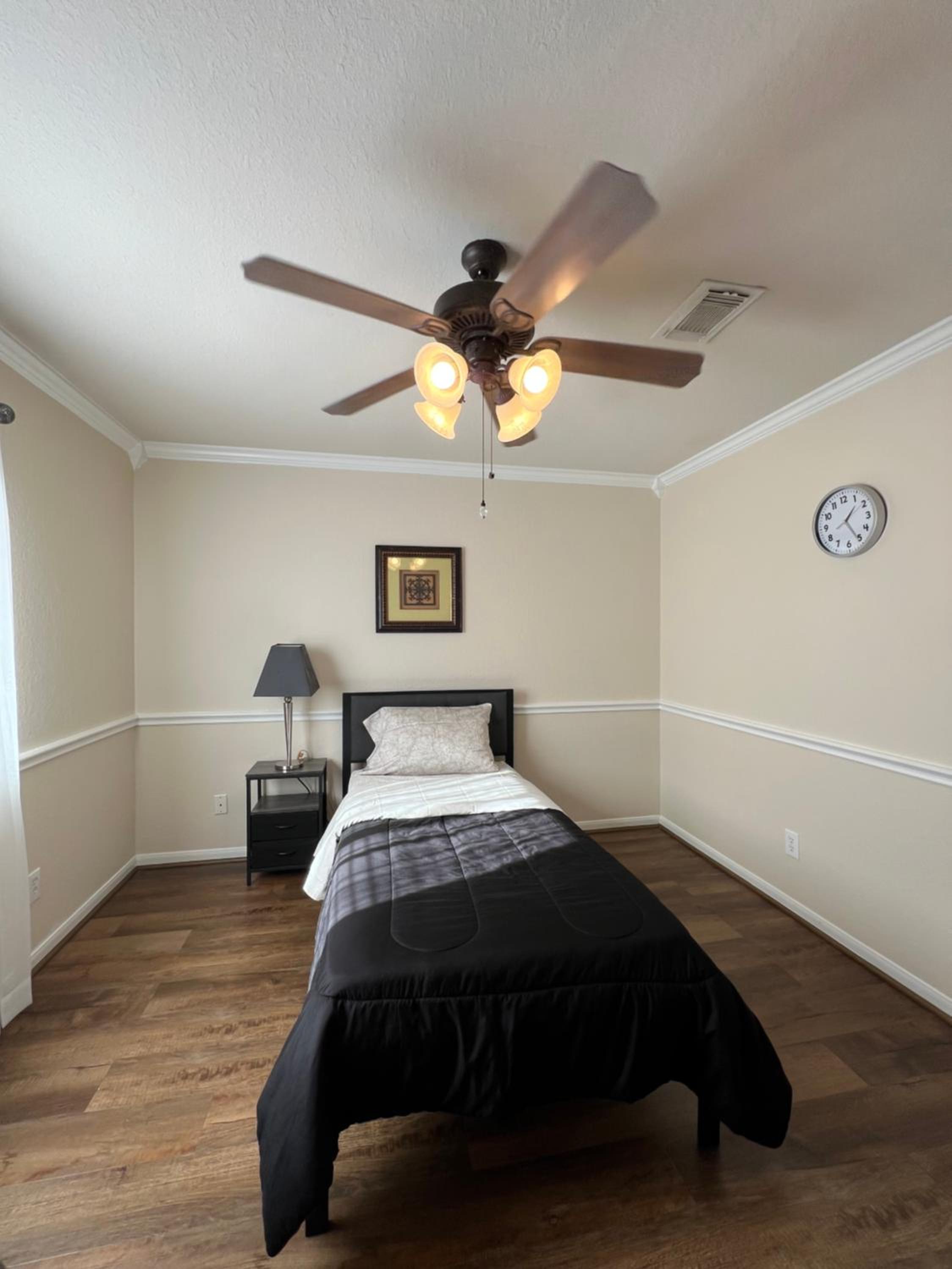 Three-Bedroom House photo 2