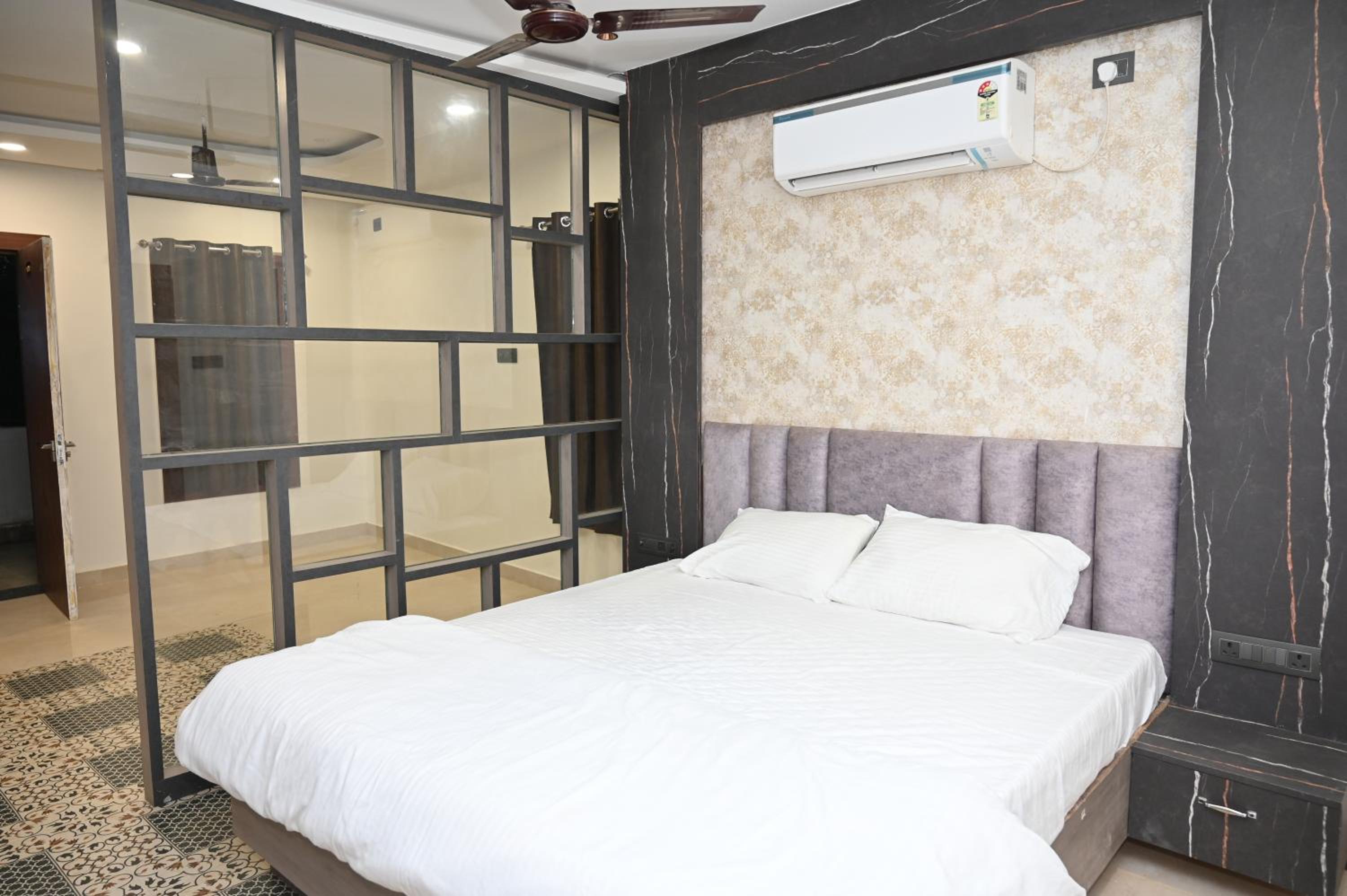 Deluxe Double Room photo 3