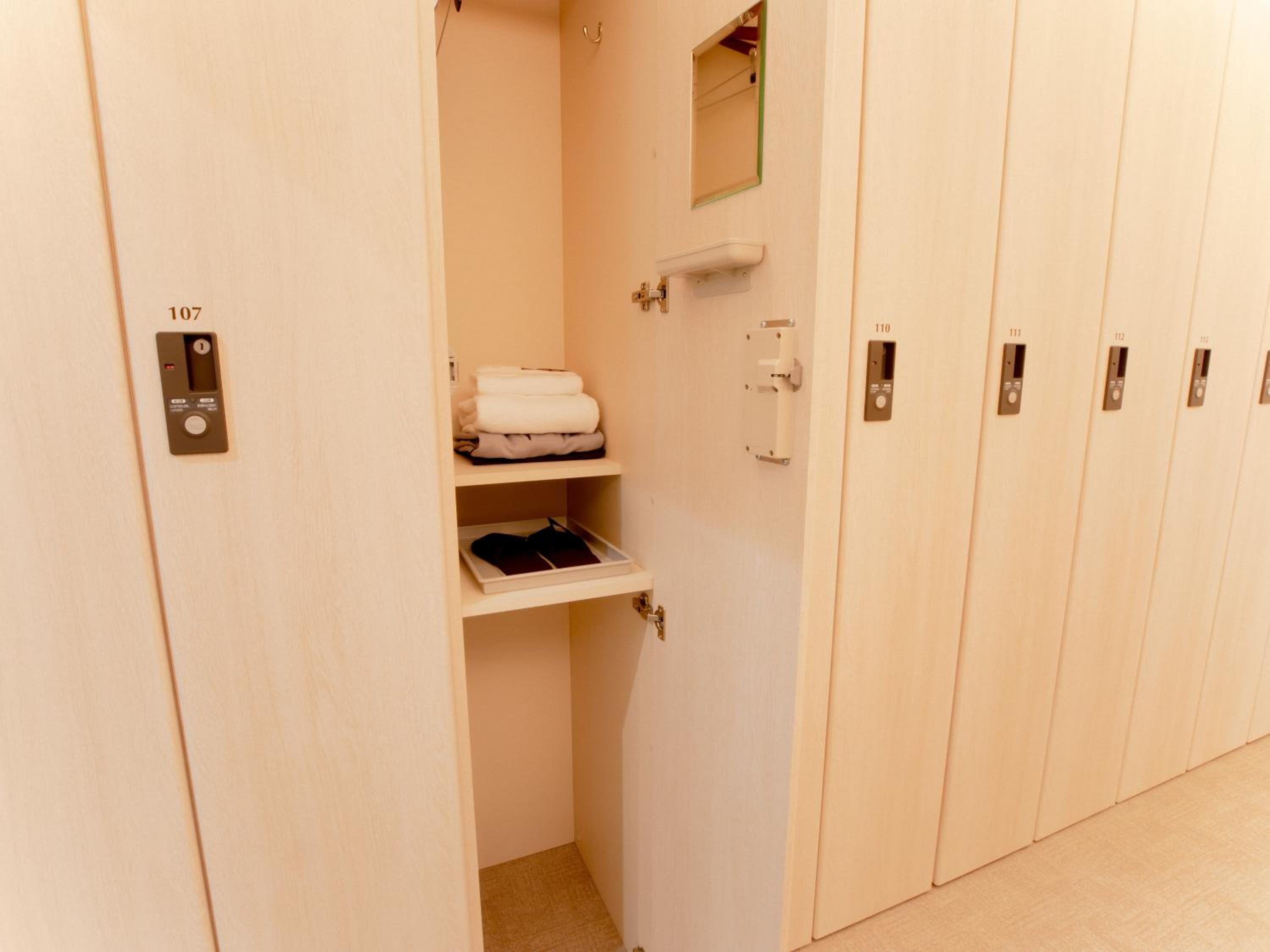Adjacent Standard Capsule Room In Mixed Dormitory photo 2
