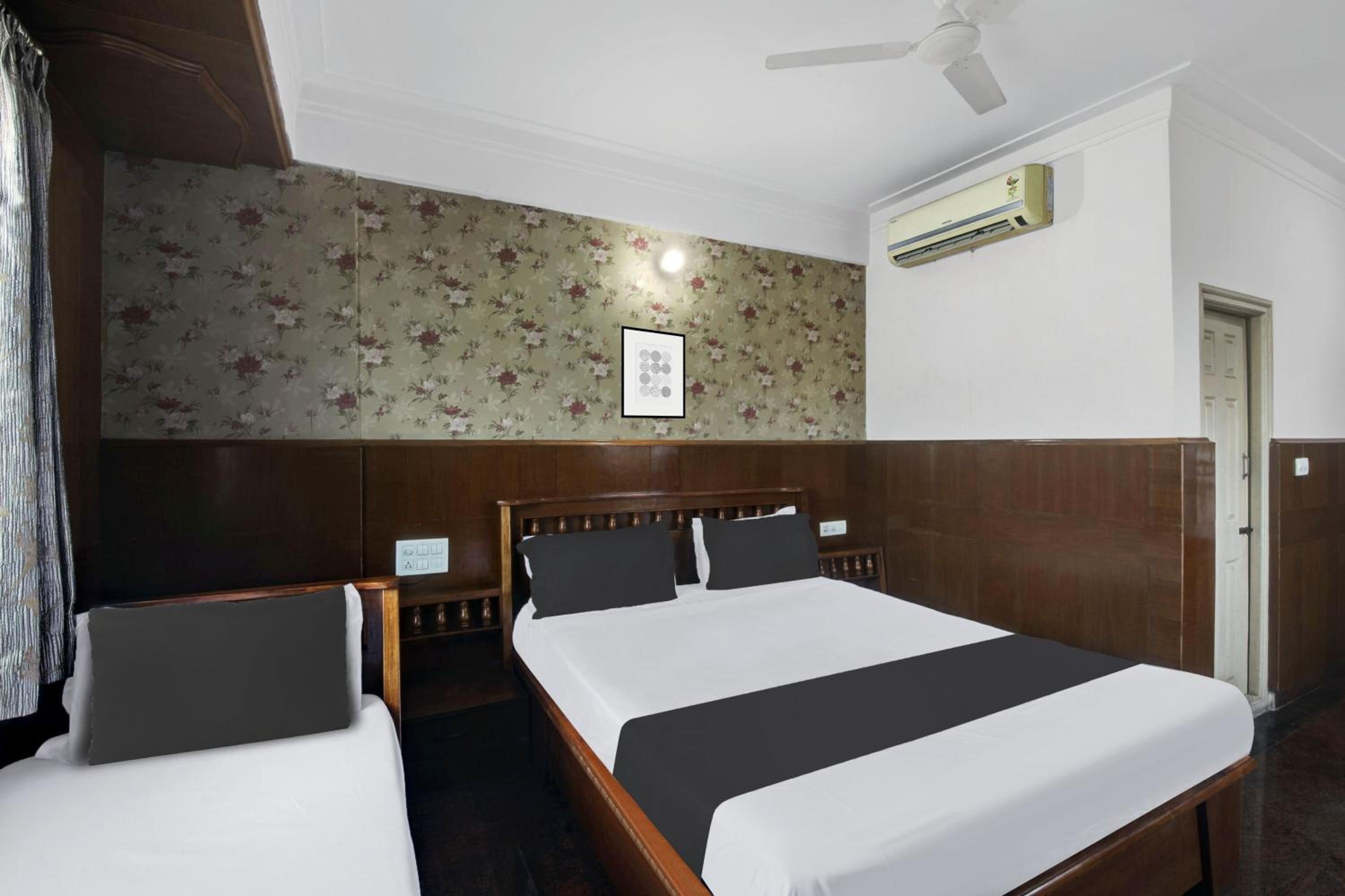 Deluxe Triple Room photo 2