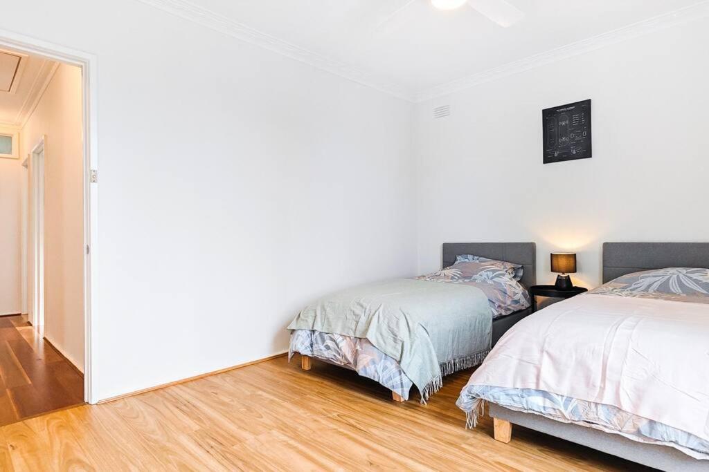 Six-Bedroom House photo 1