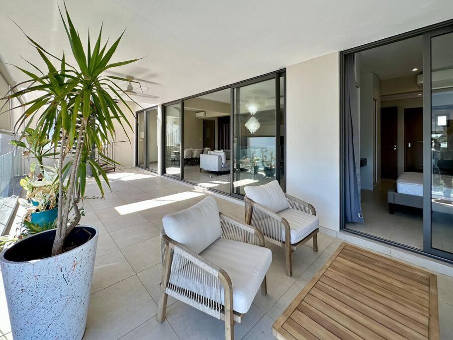 Three-Bedroom Apartment with Sea View photo 2