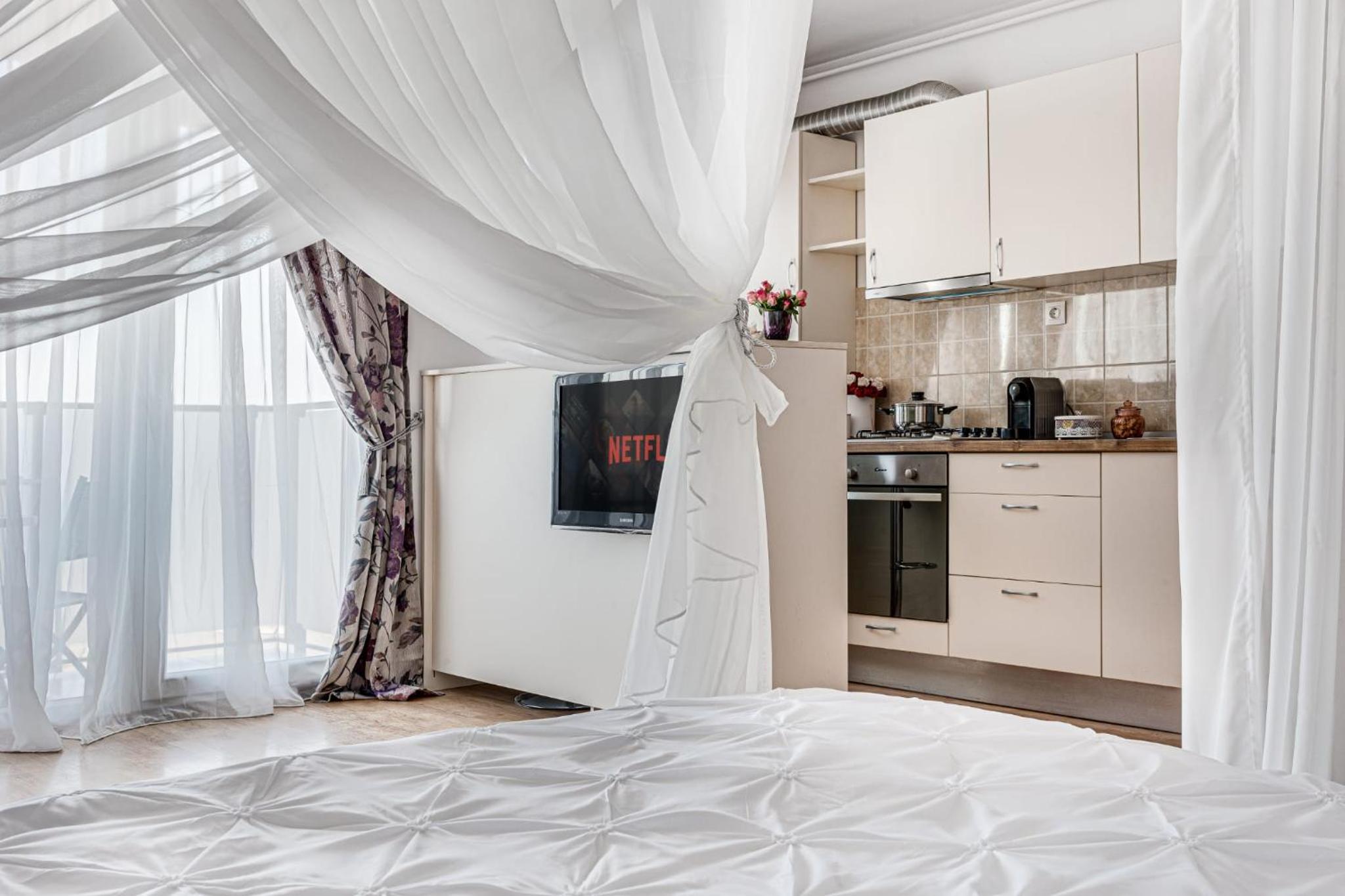 Studio Apartment with Balcony photo 3