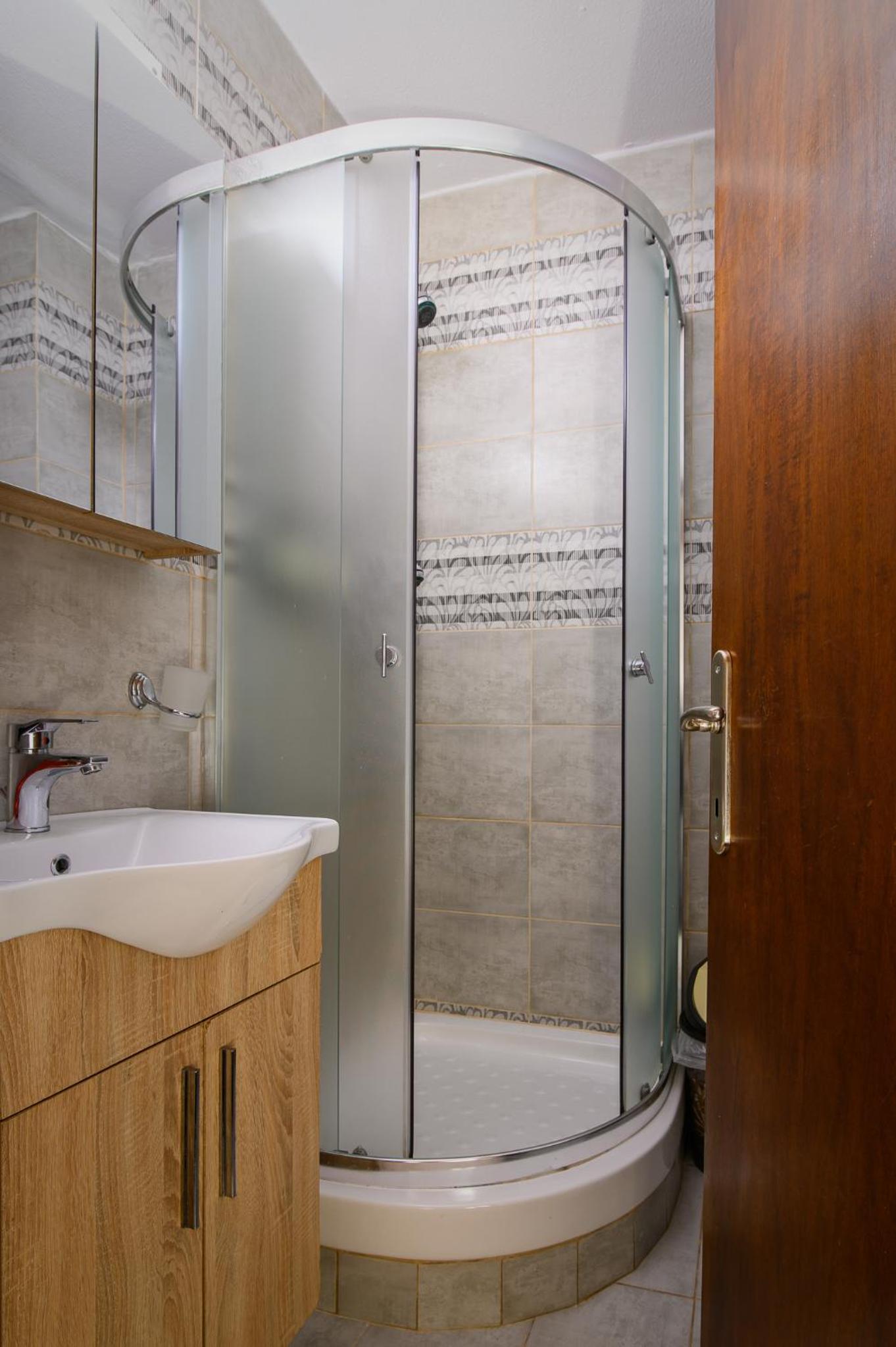 Double Room - Photo 6