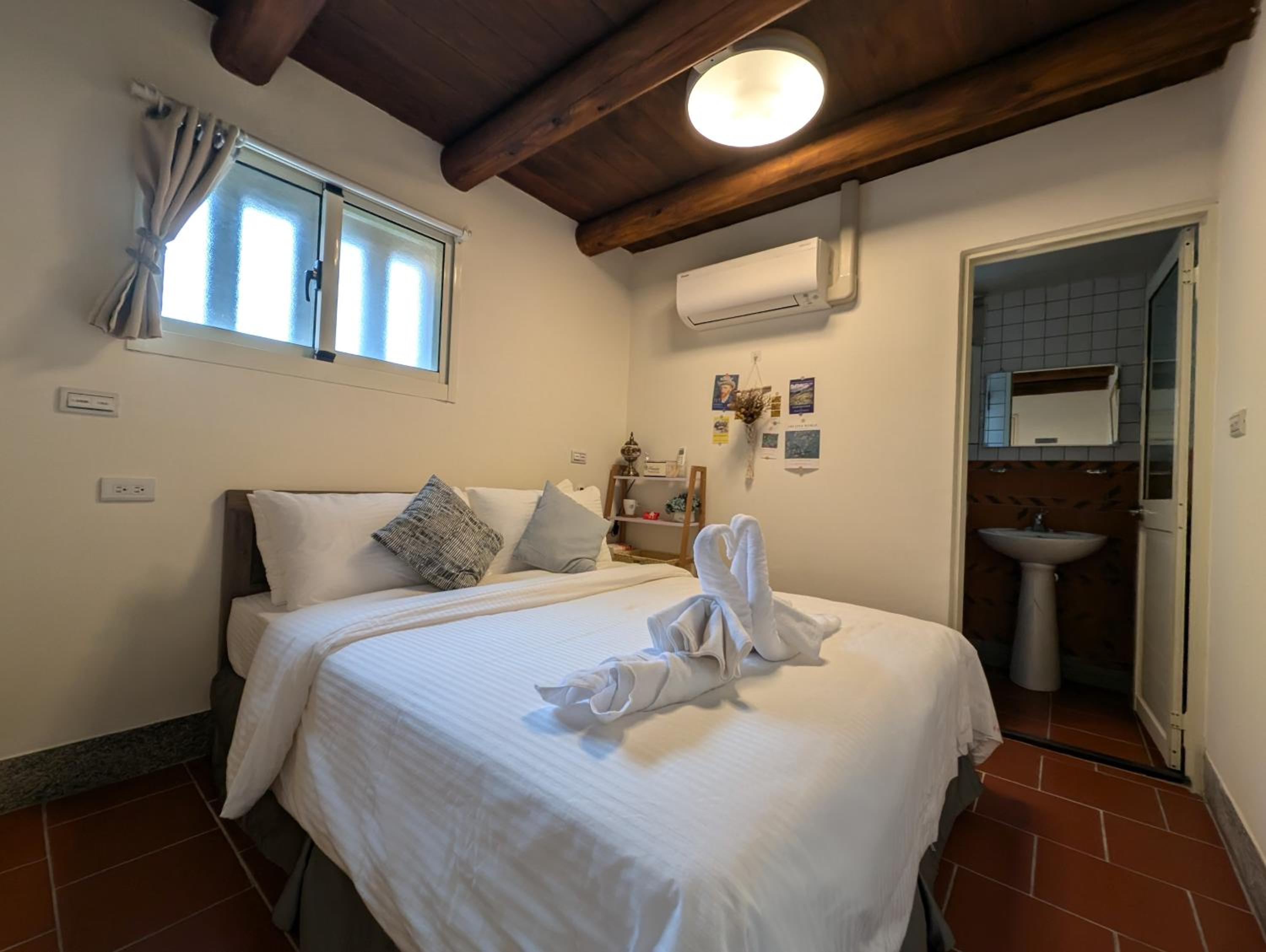 Small Double Room - Photo 1