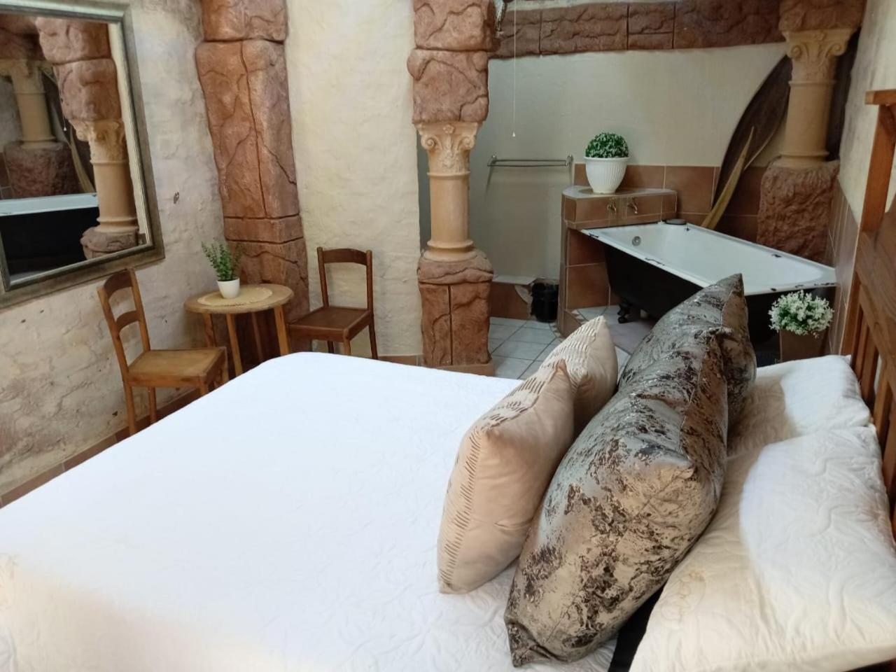 Deluxe Double Room with Bath photo 1