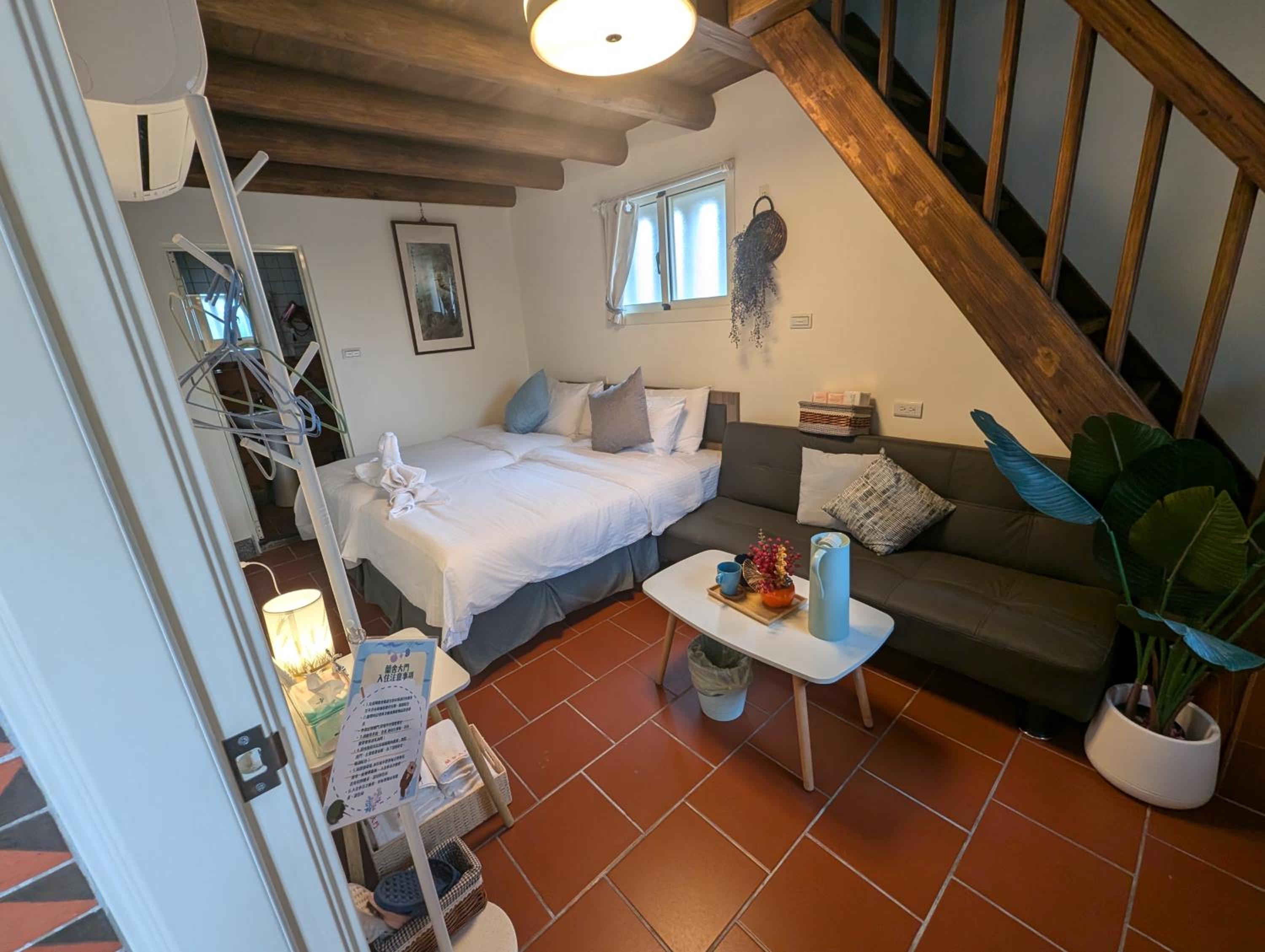 Duplex Suite - Photo 1