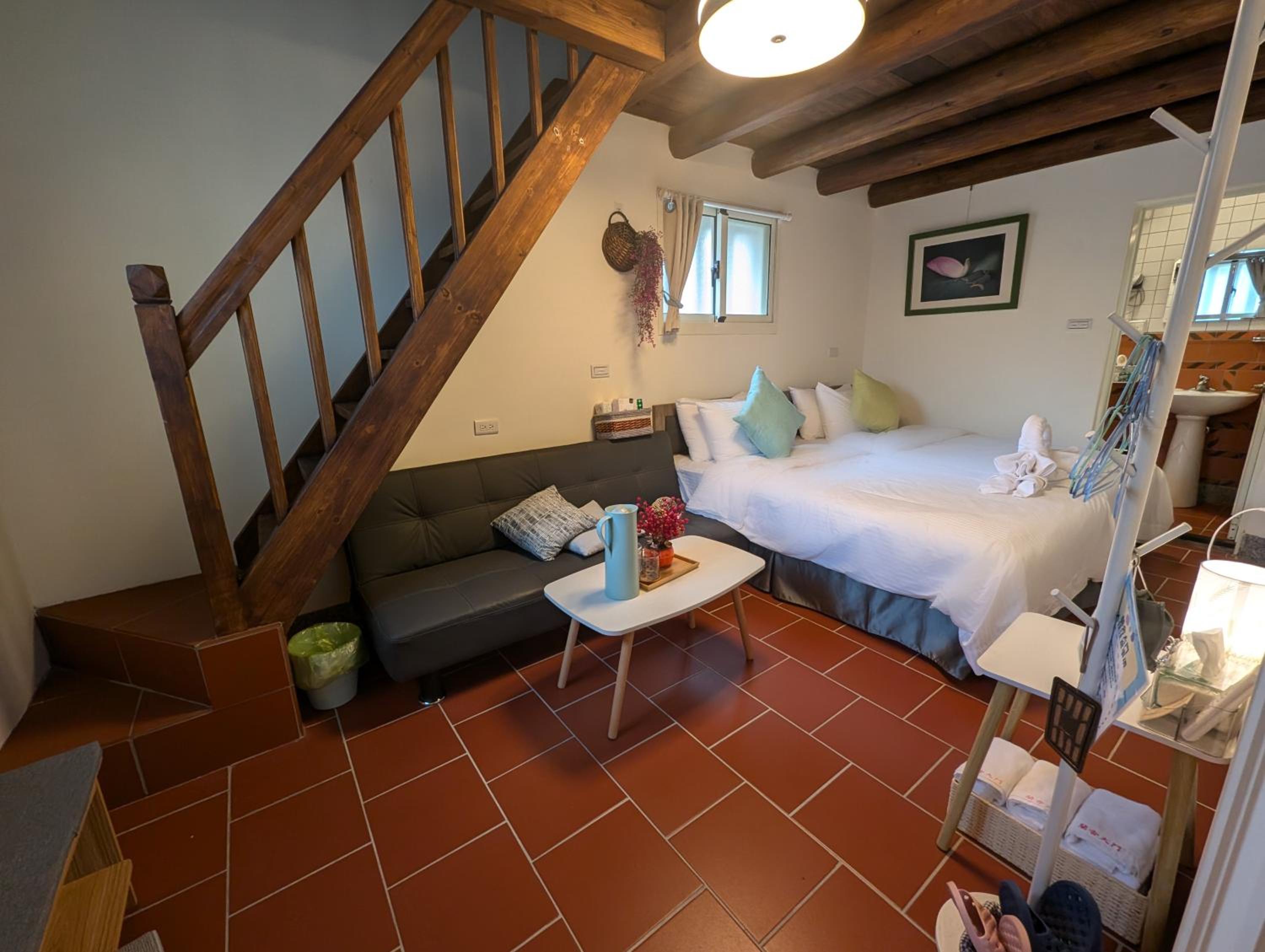 Duplex Suite - Photo 2