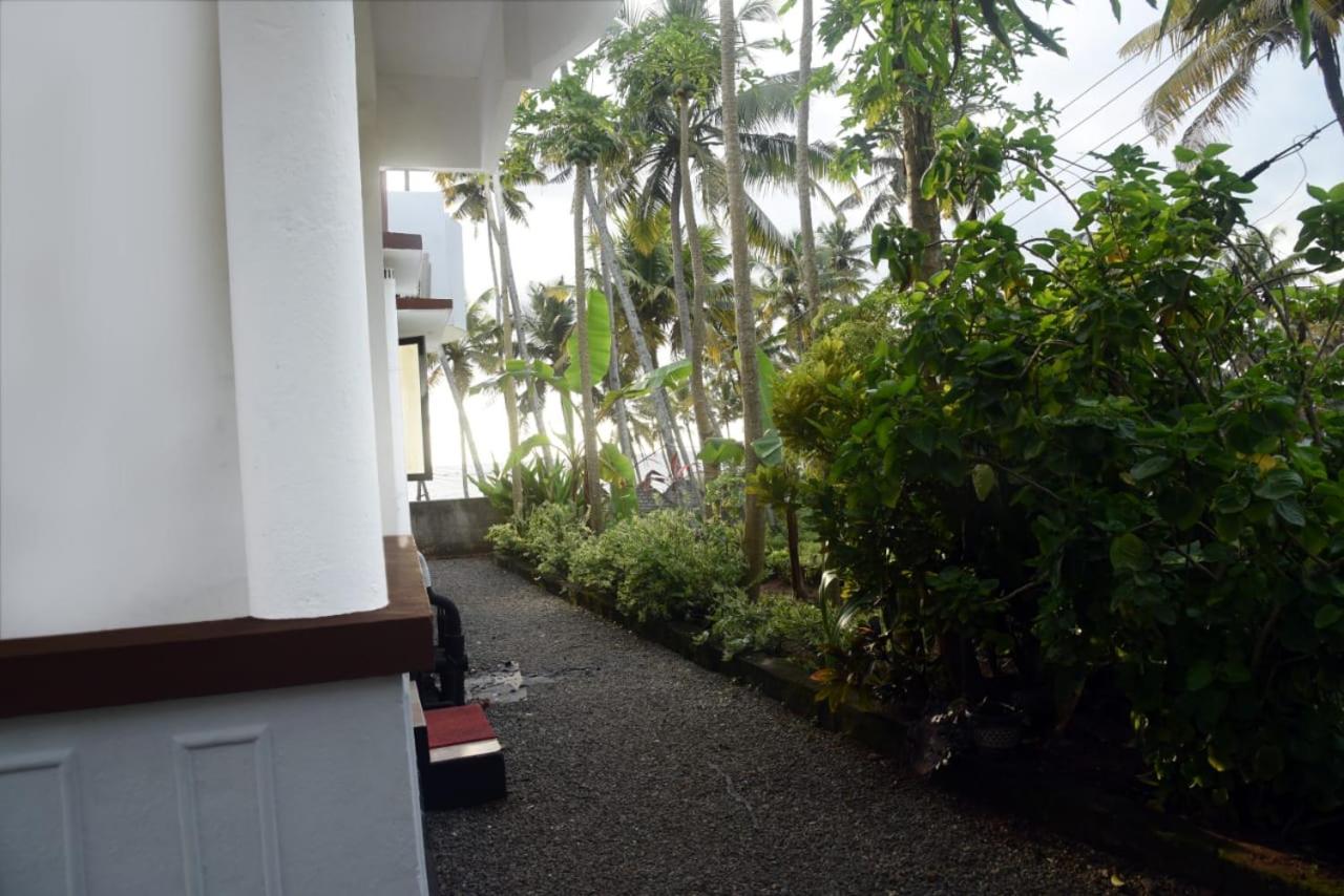 Deluxe Double Room with Balcony and Sea View photo 2
