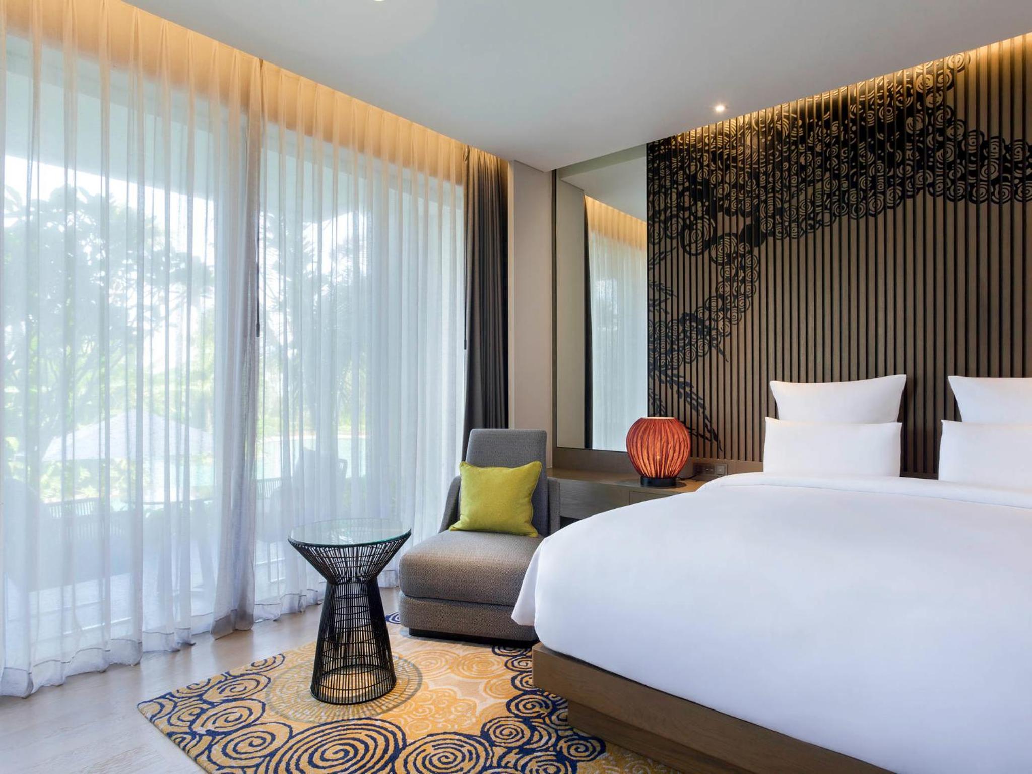 Deluxe King Room