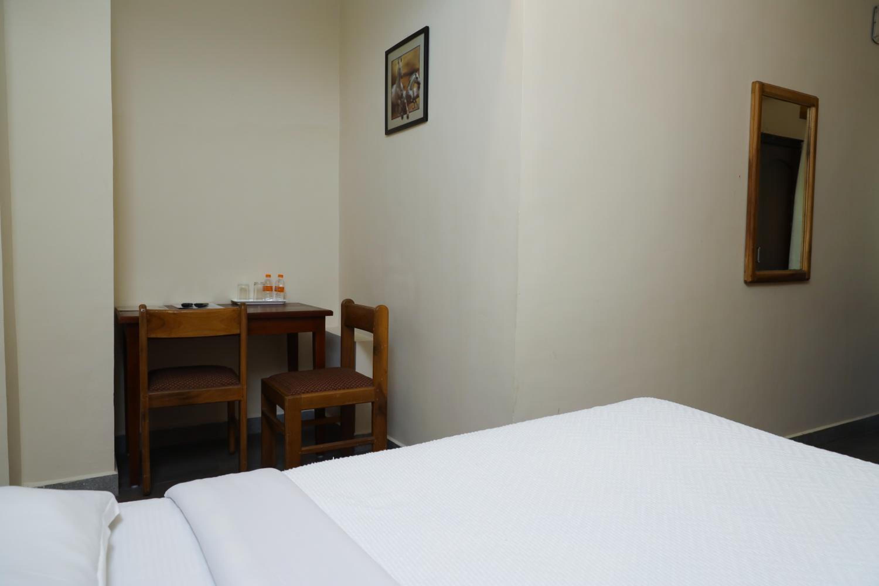 Standard Double Room - Photo 4