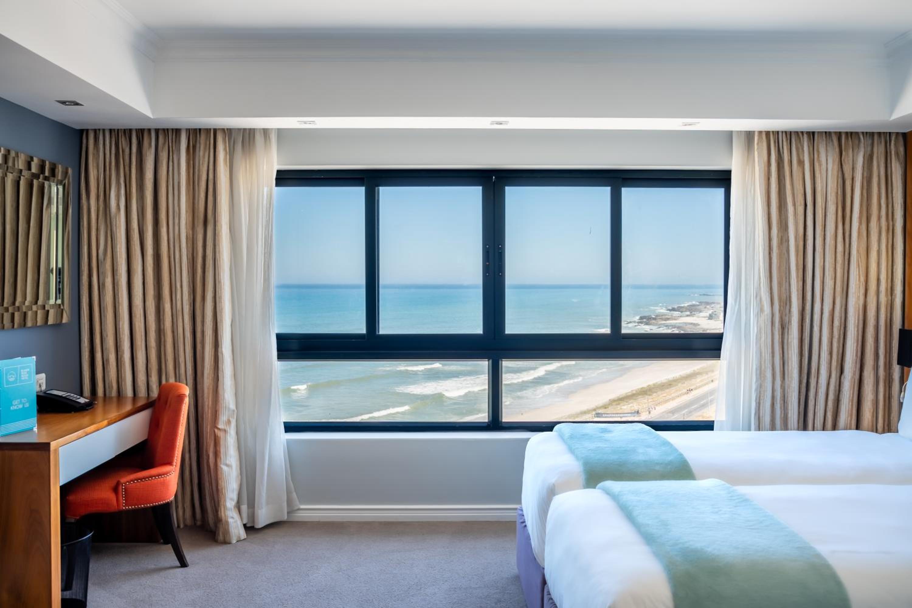 Sea-Facing Robben Island Twin Room  - Photo 3