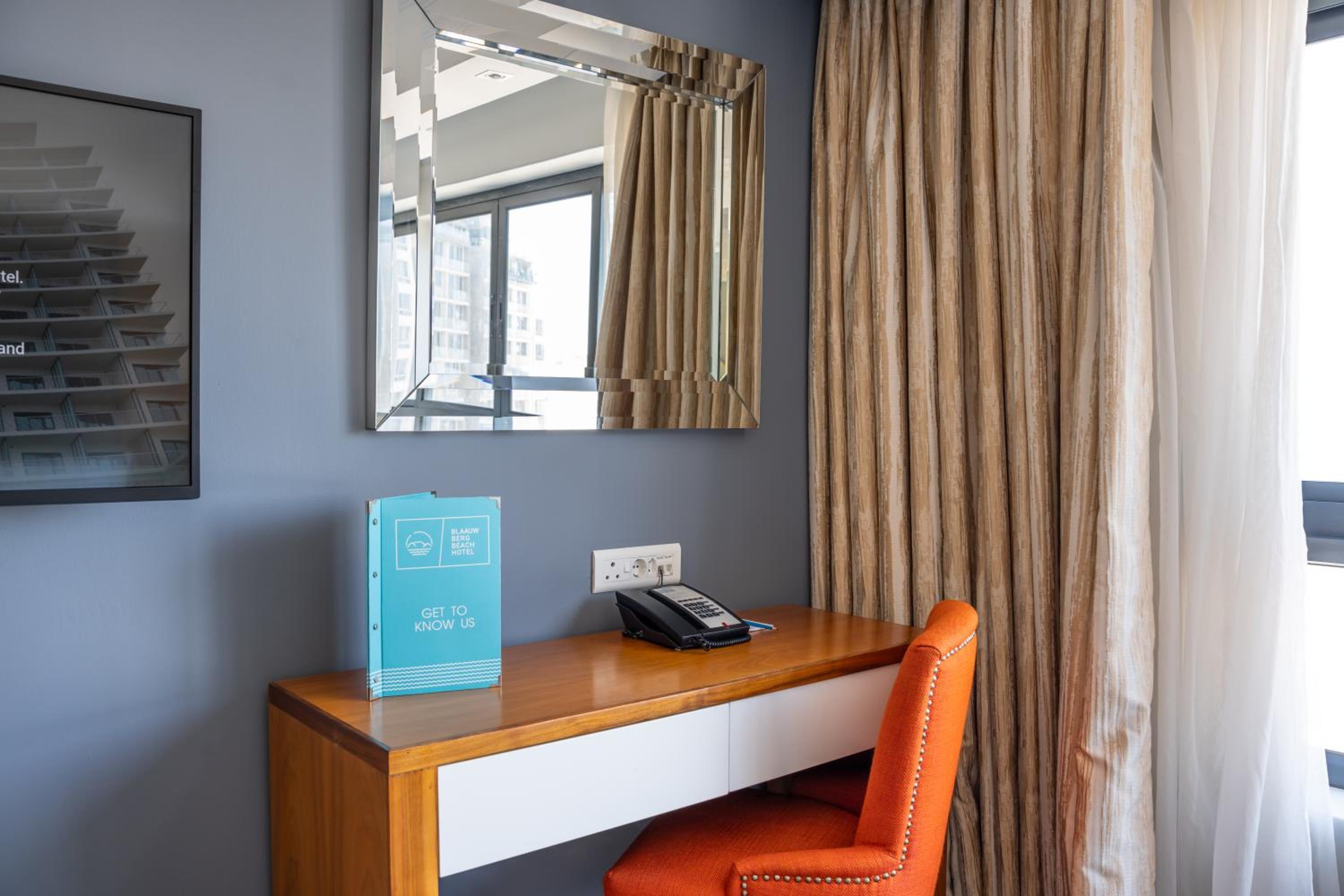Sea-Facing Robben Island Twin Room  - Photo 5