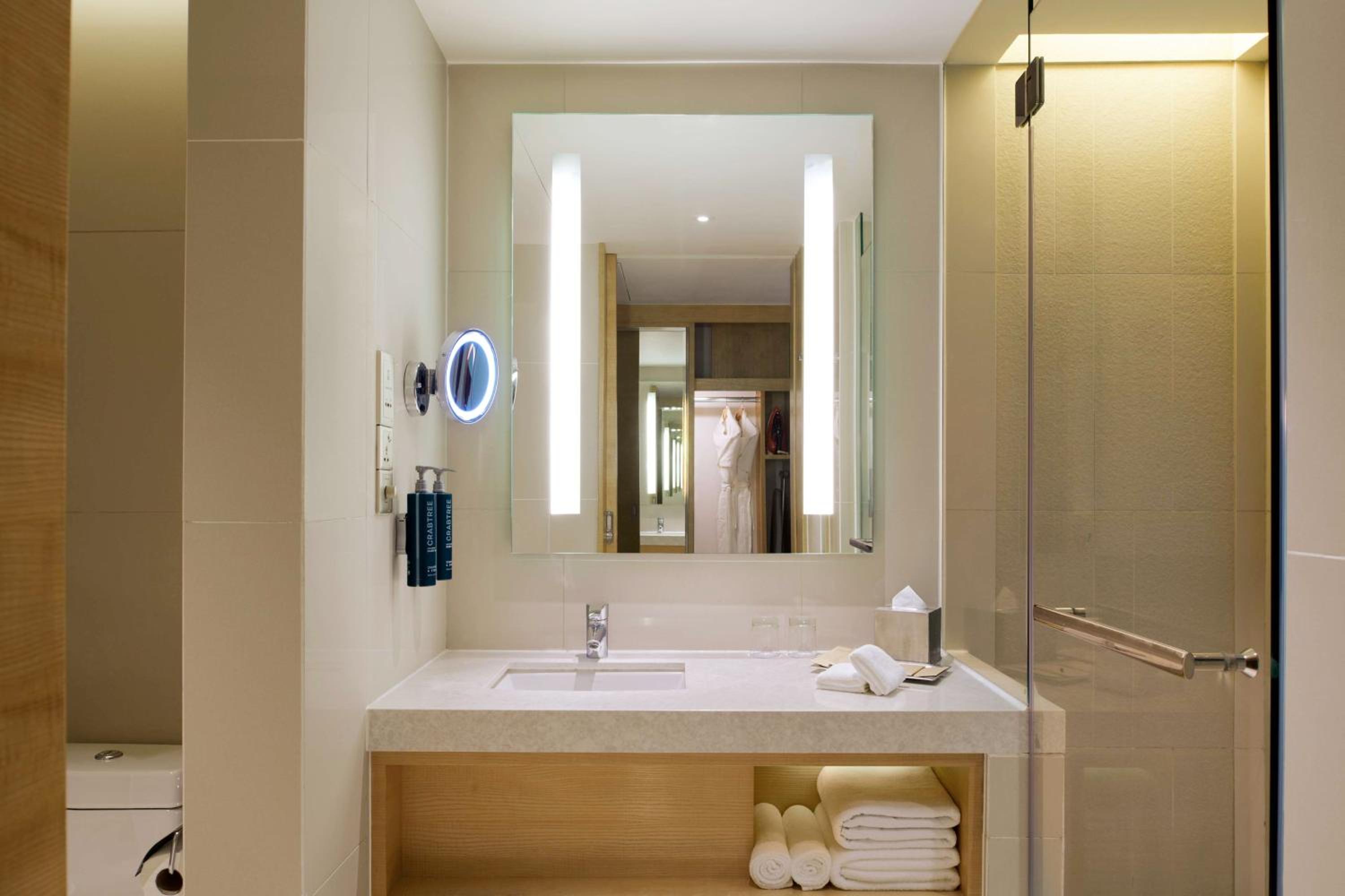 Deluxe Twin Room High Floor - Photo 6