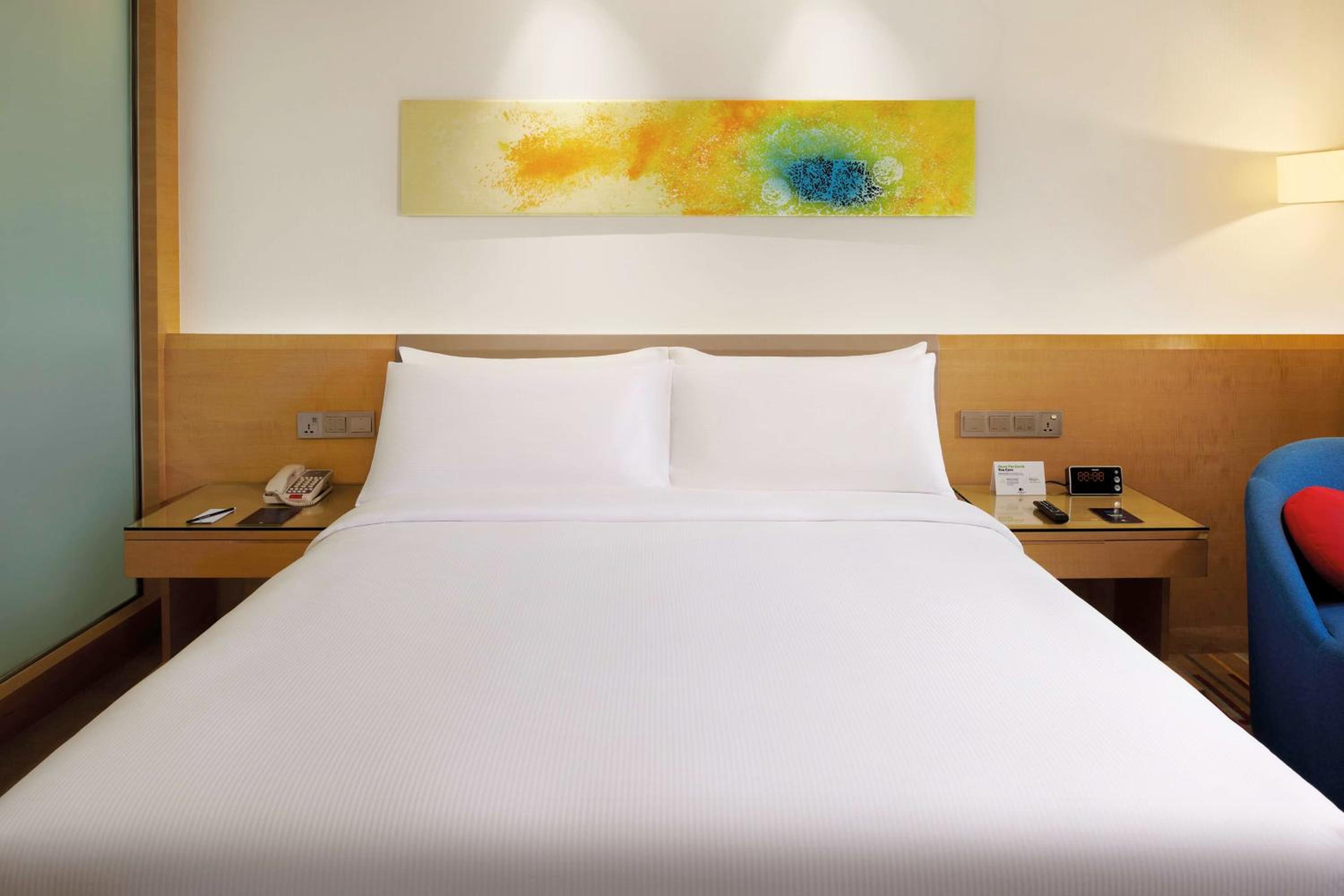 Deluxe King Room - High Floor - Photo 4