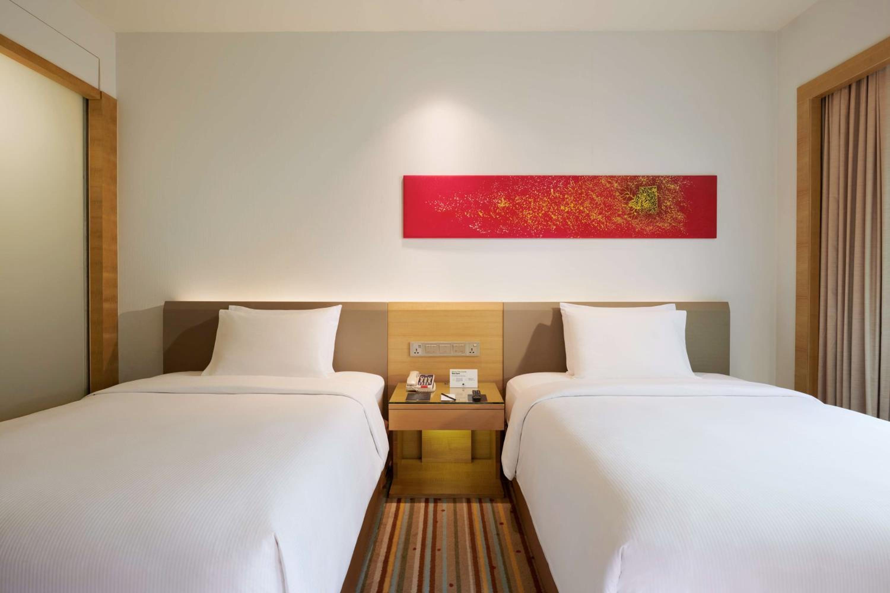 Deluxe Twin Room High Floor - Photo 2