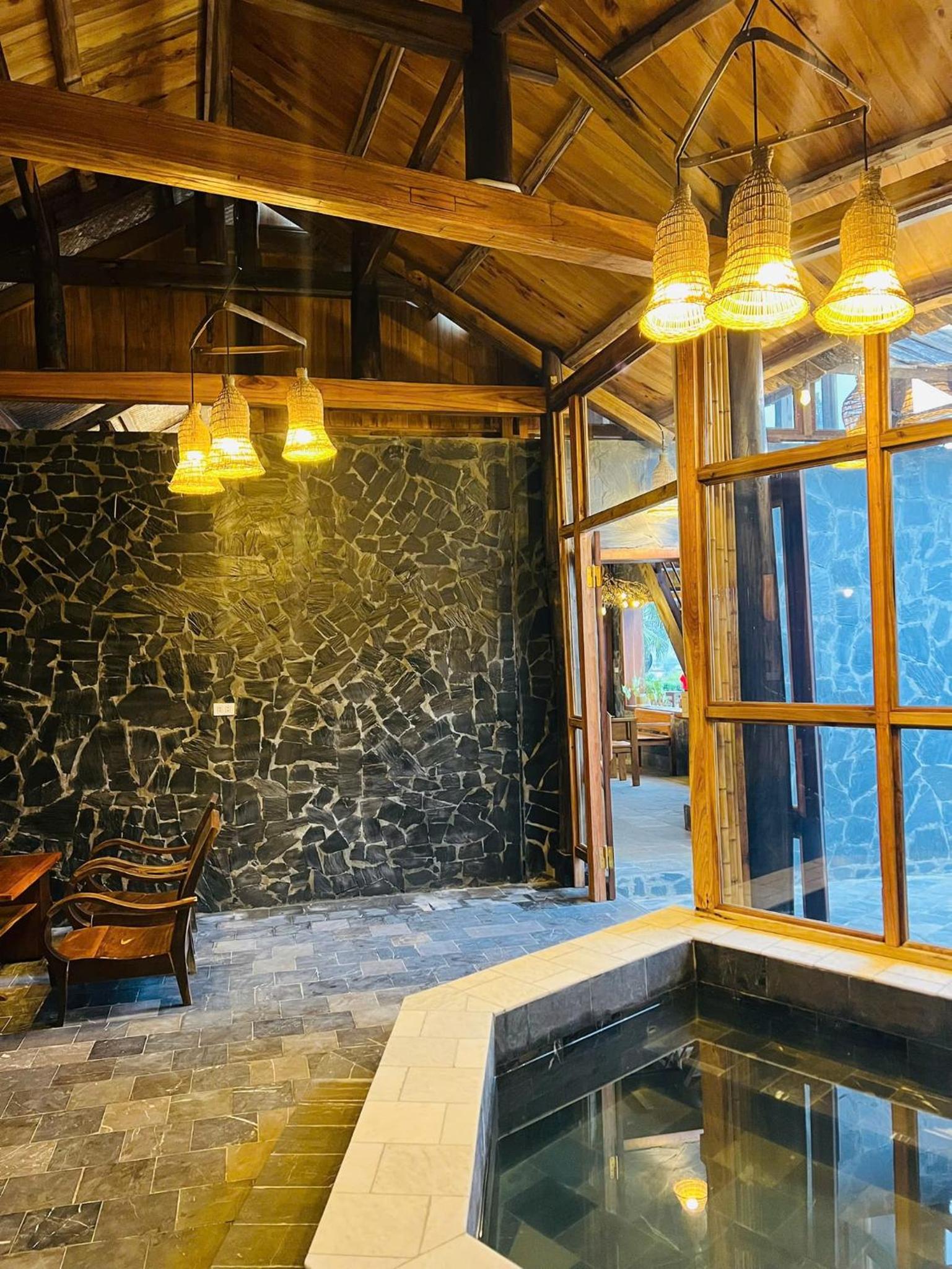 Bungalow with Garden View - Photo 8