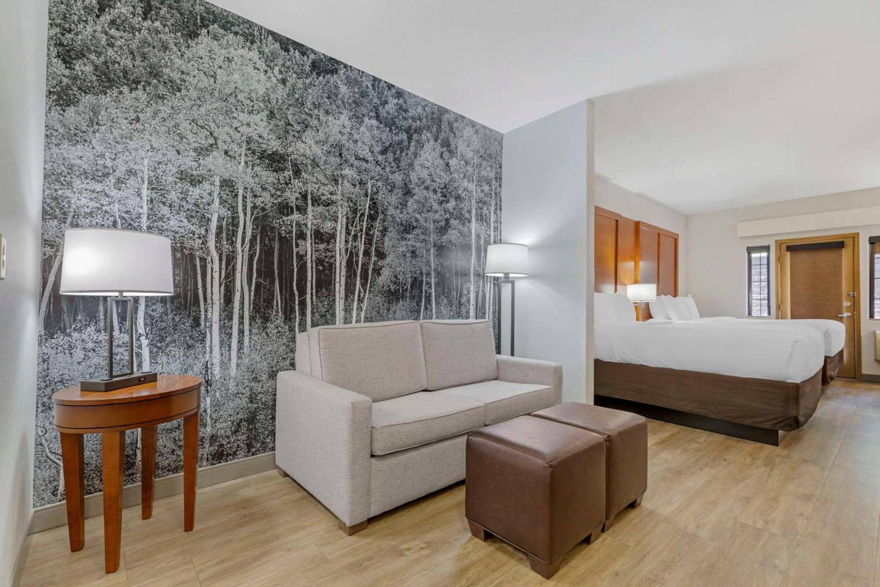 Queen Suite with Two Queen Beds and Sofa Bed - Pet Friendly/Non-Smoking