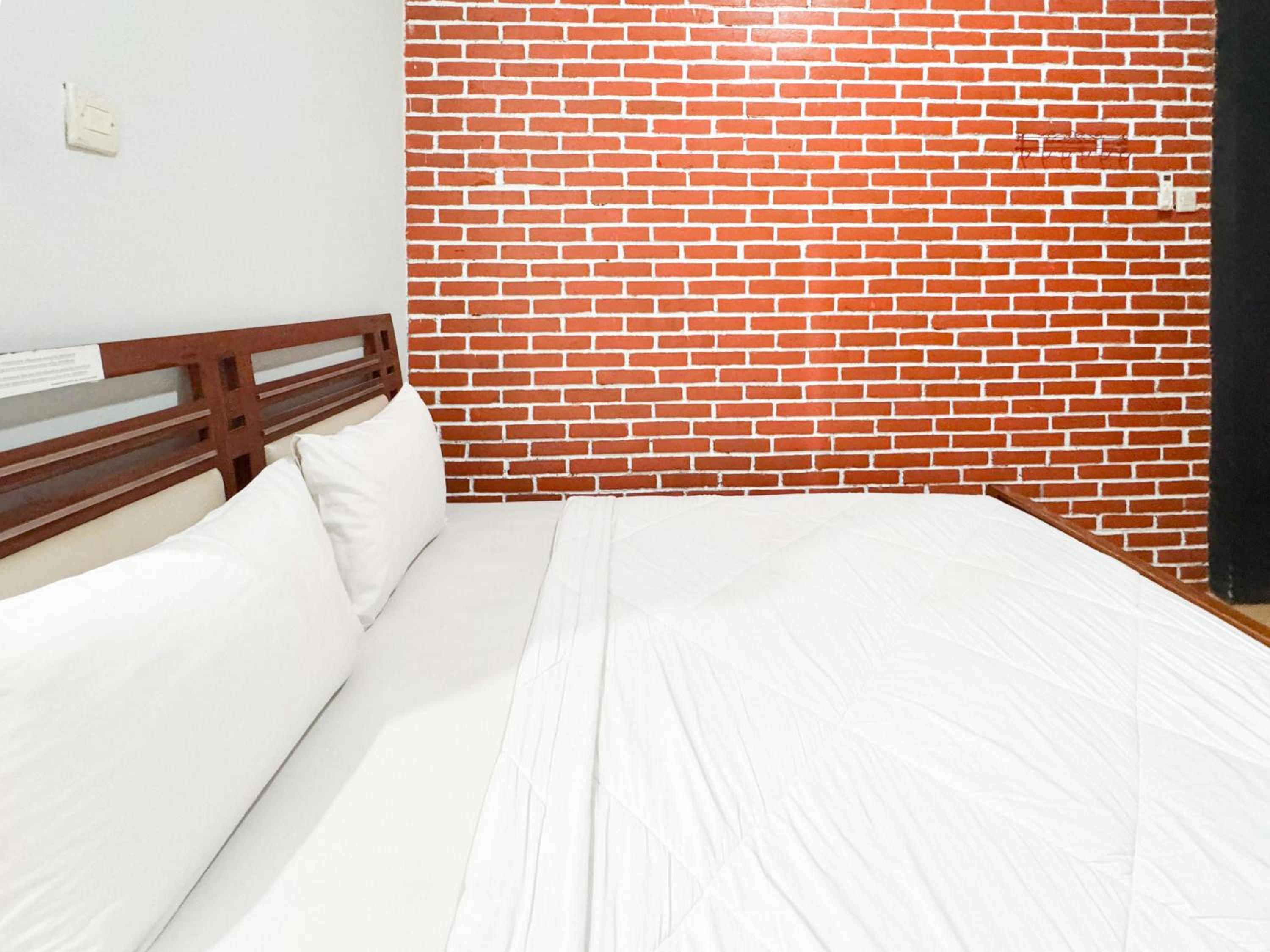 Standard Double Room - Photo 3