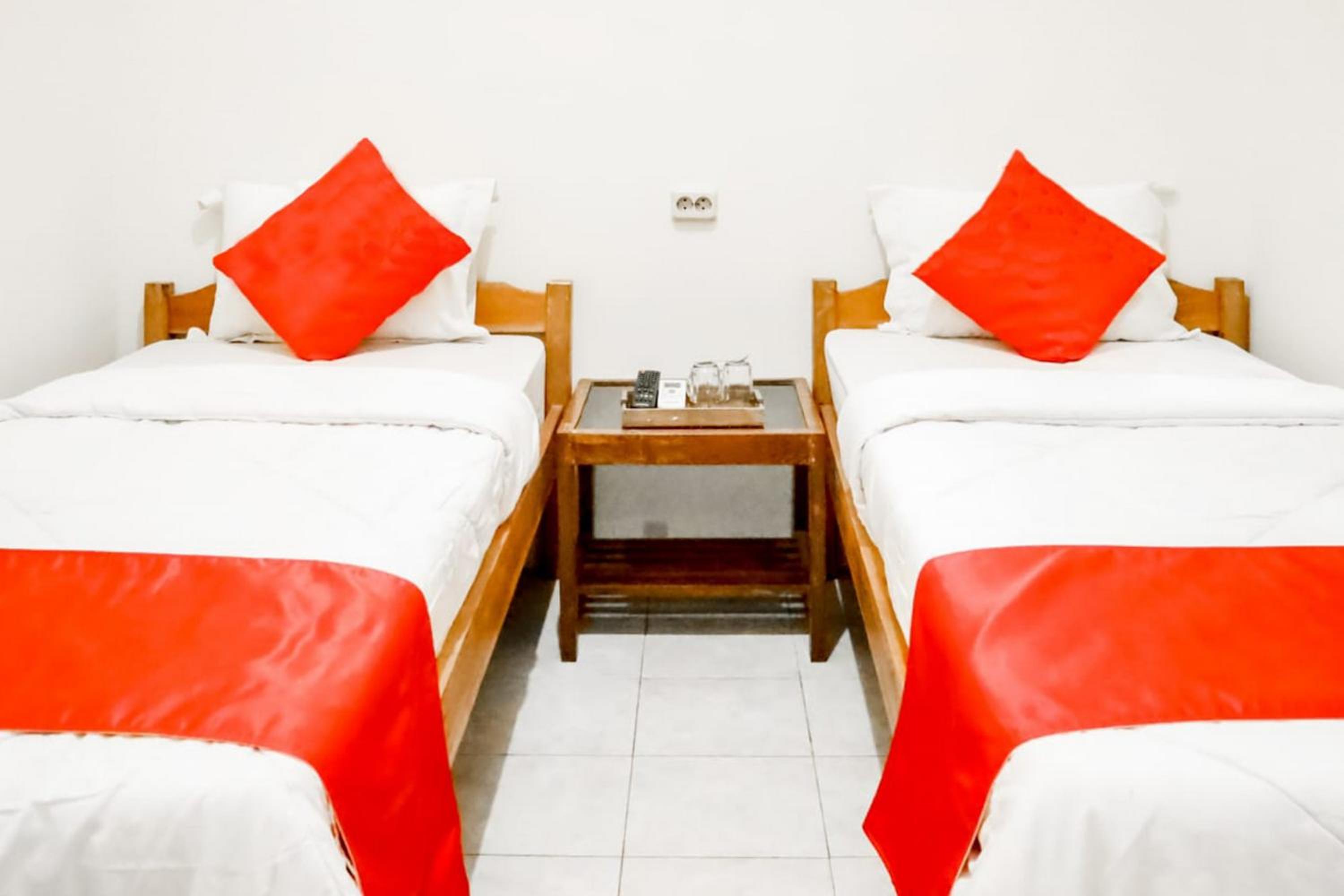 Standard Twin Room - Photo 4