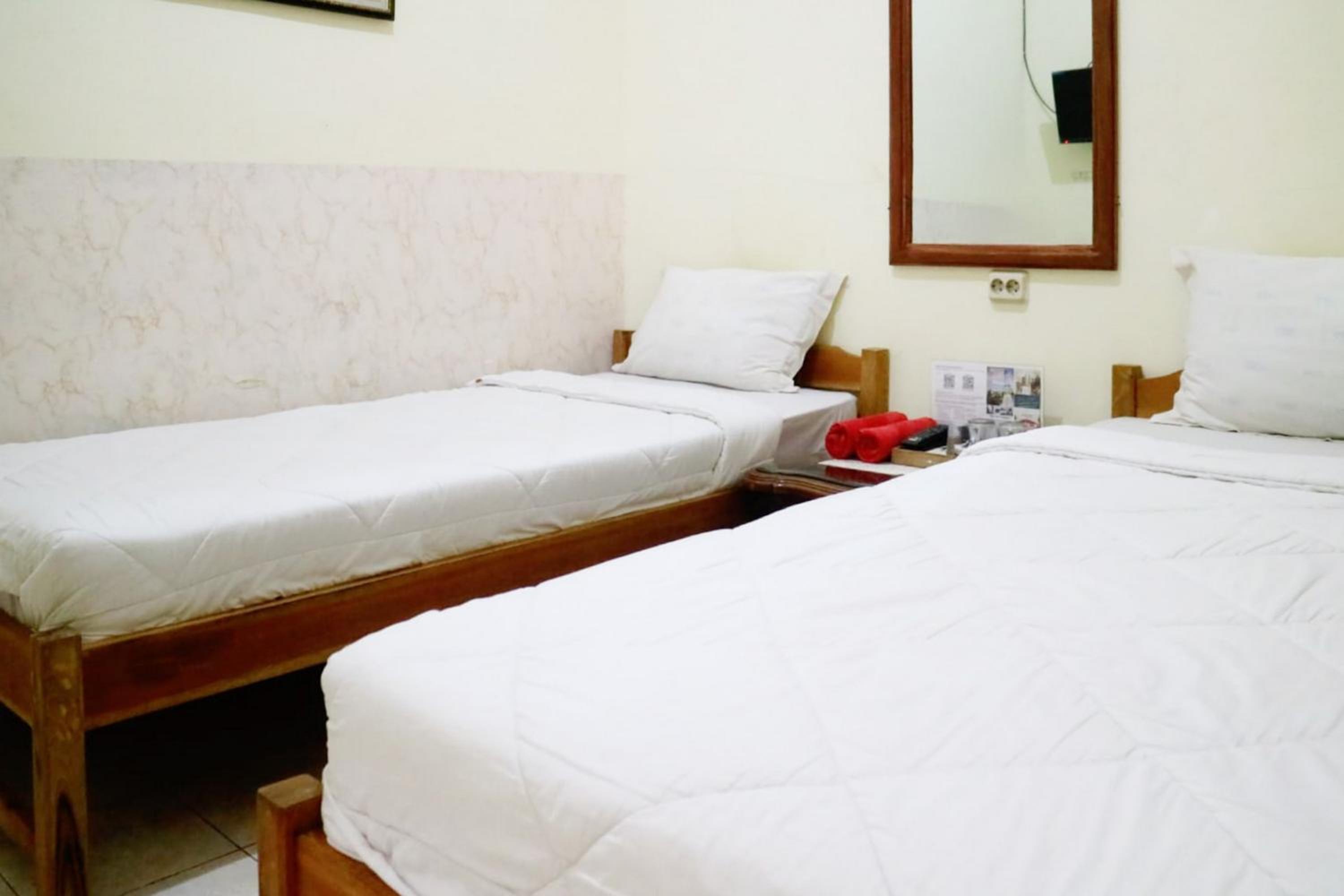 Standard Twin Room - Photo 3