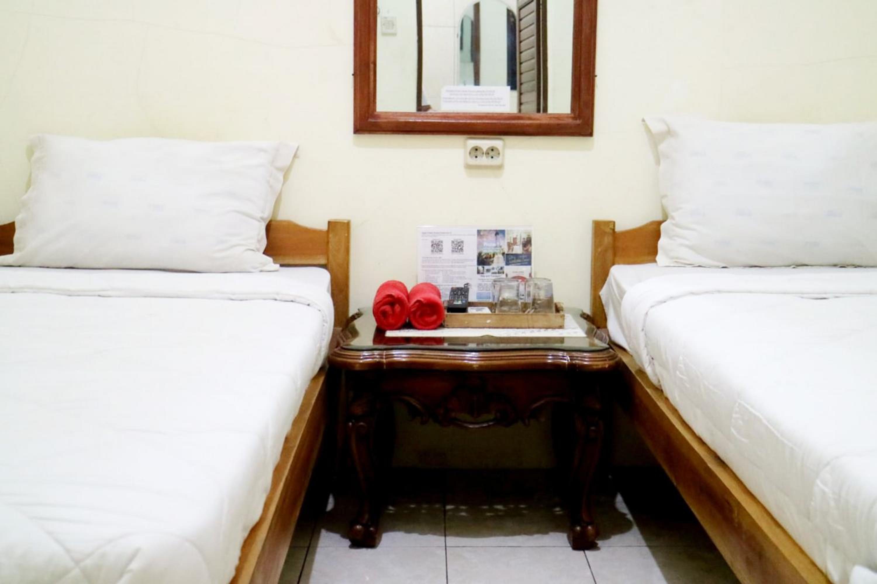 Standard Twin Room - Photo 1