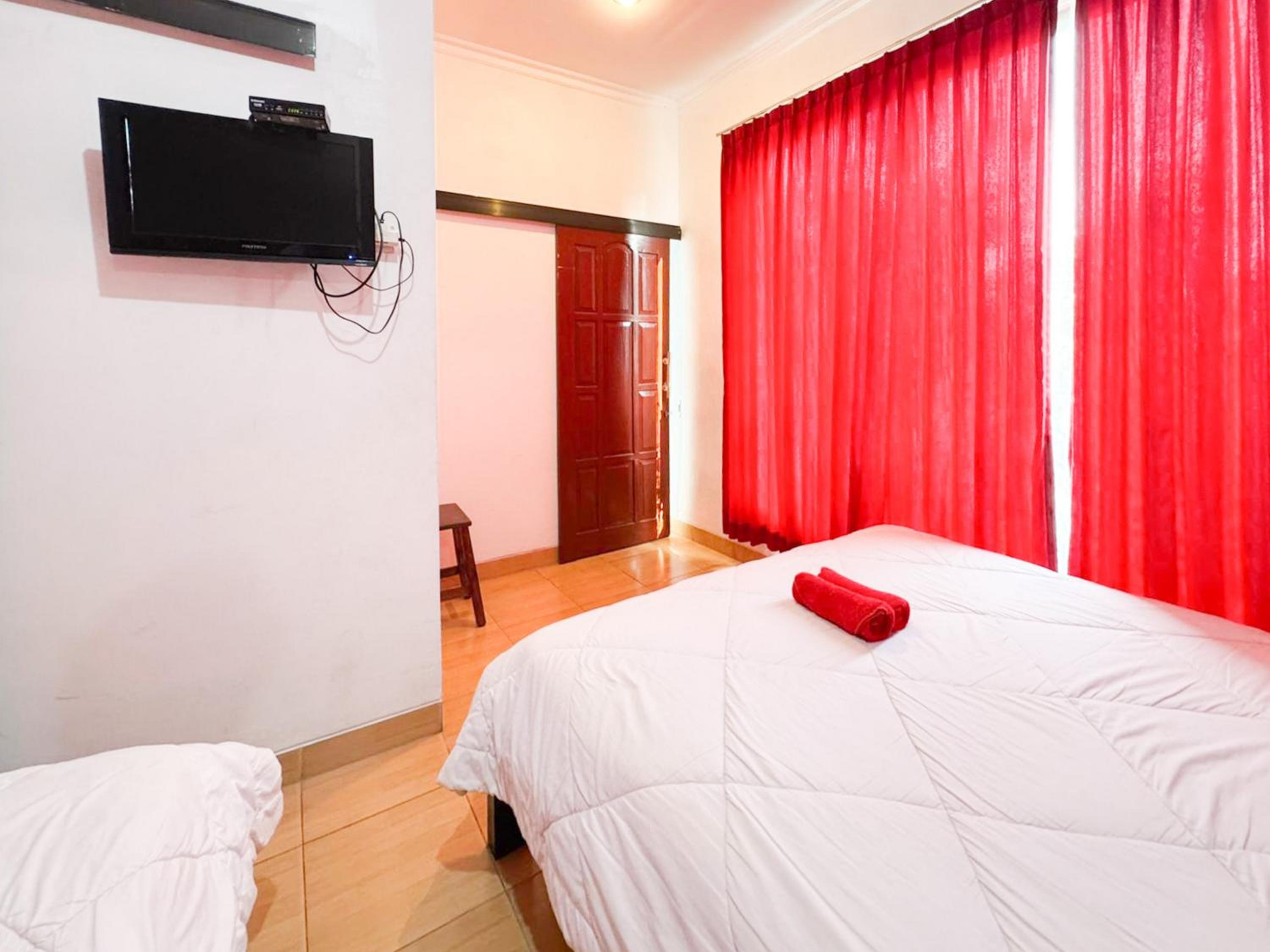 Deluxe Family Room - Photo 2