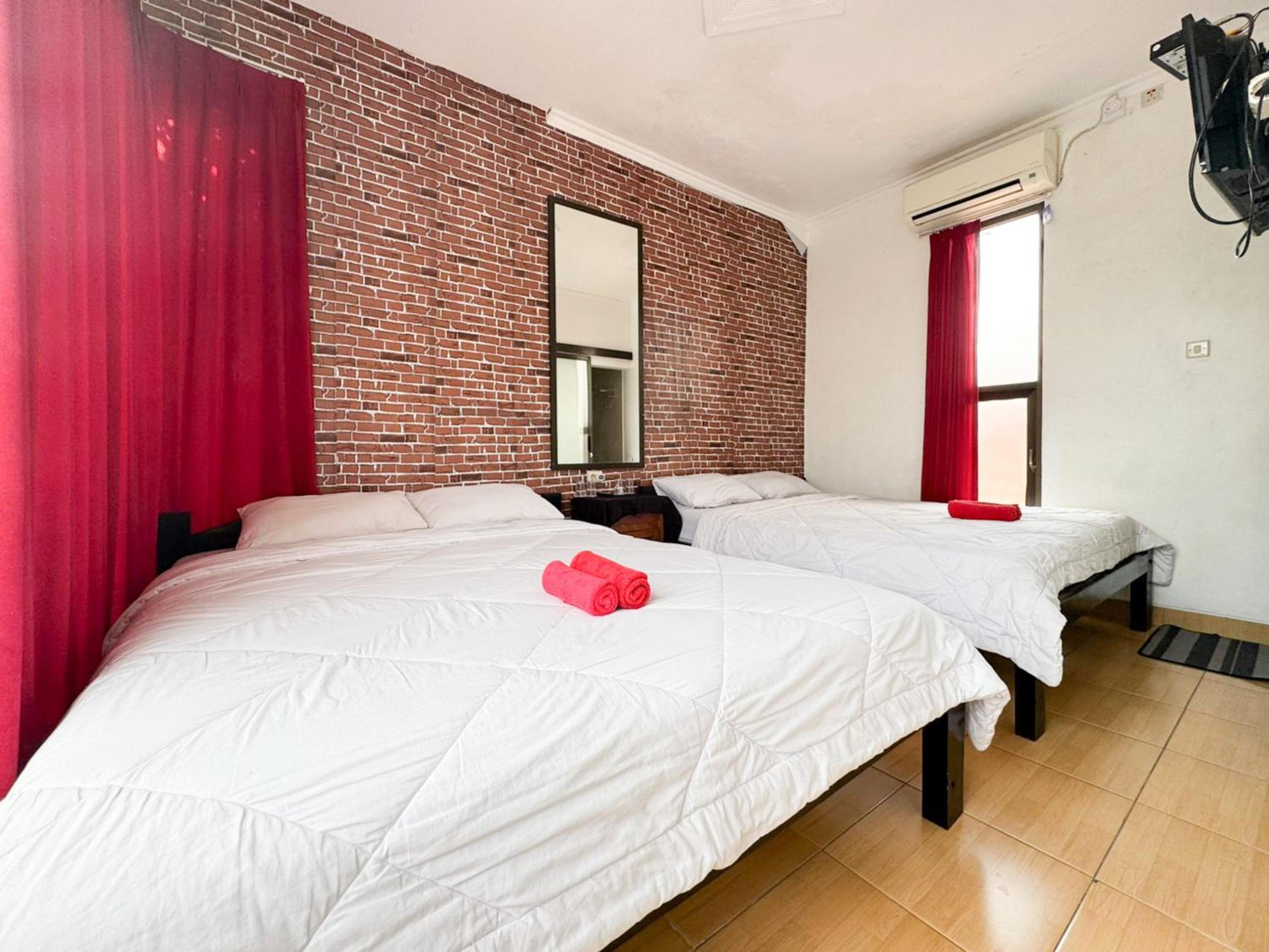 Deluxe Family Room - Photo 3