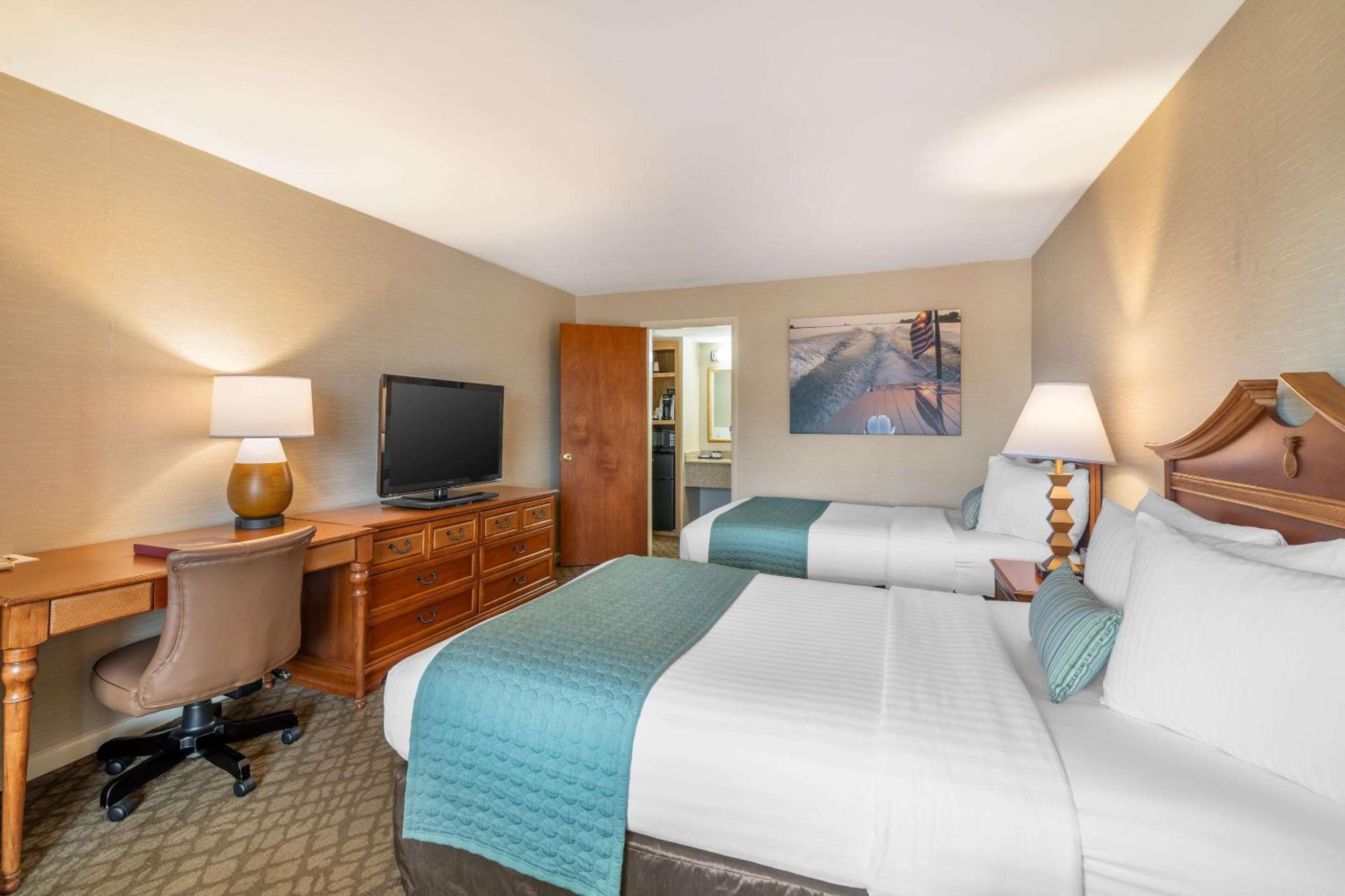 Standard Double Room with Two Double Beds - Non-Smoking photo 1
