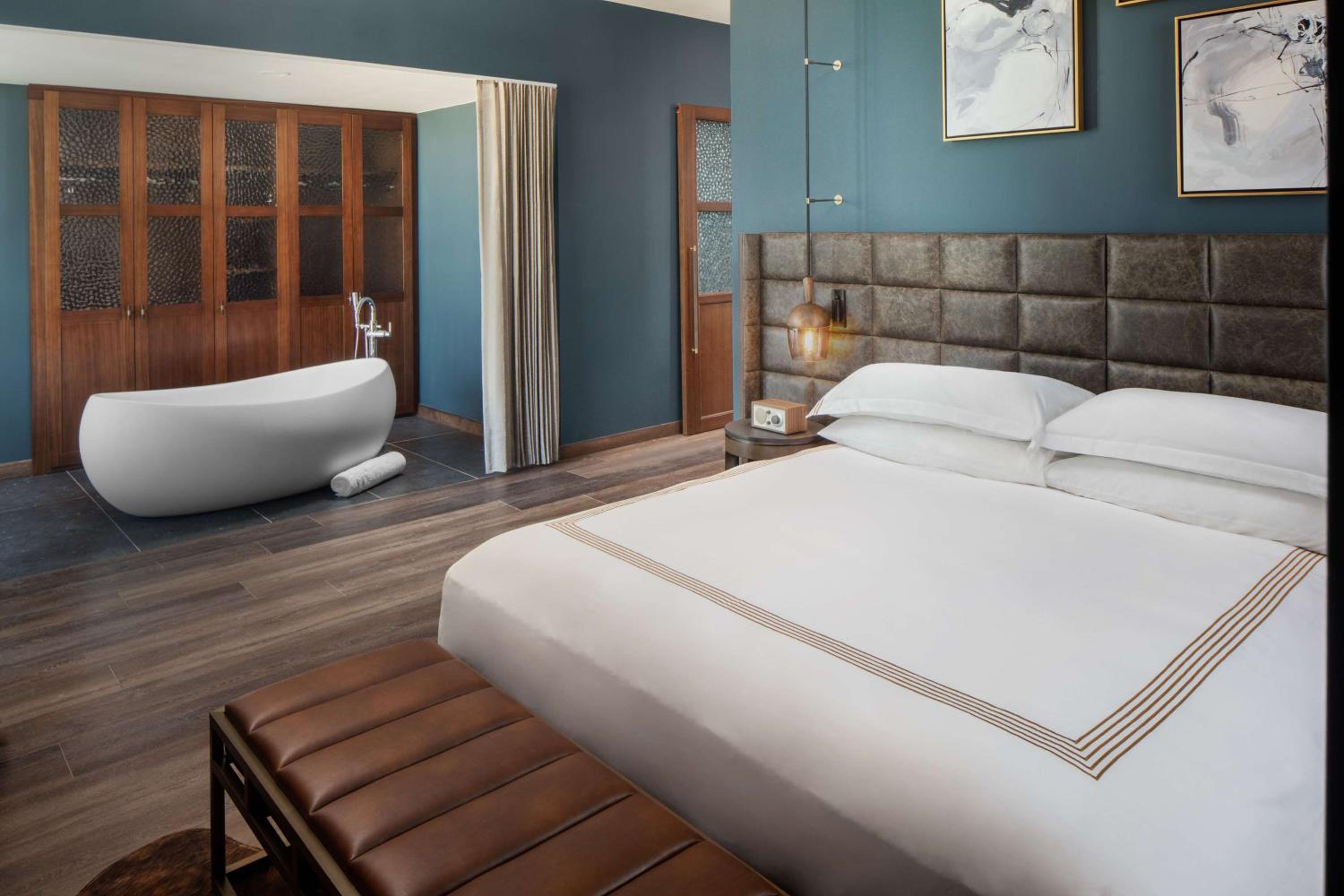 King Suite - Photo 1