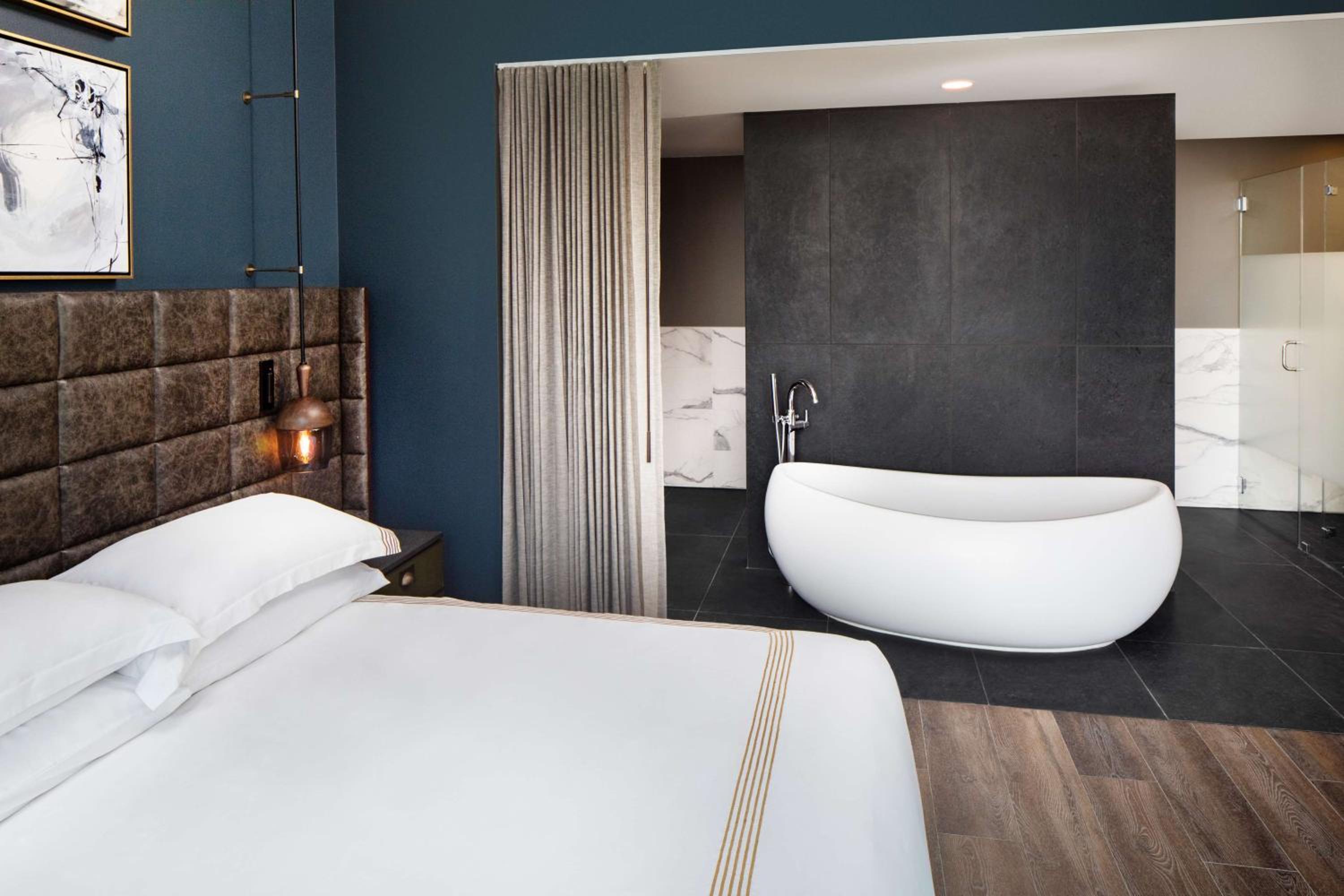 Serenity King Suite