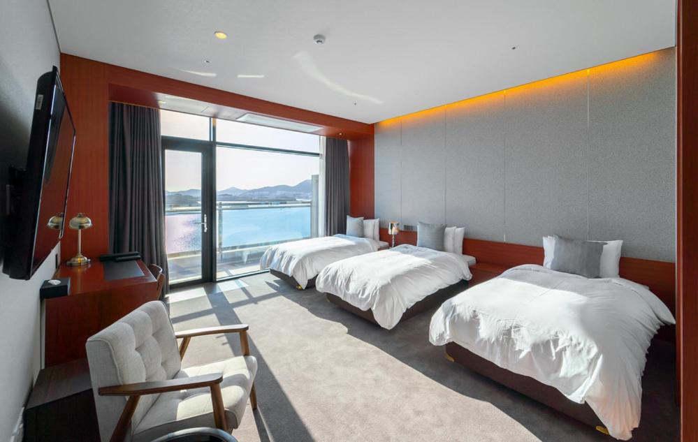 Triple Room with Full Ocean View - Photo 7