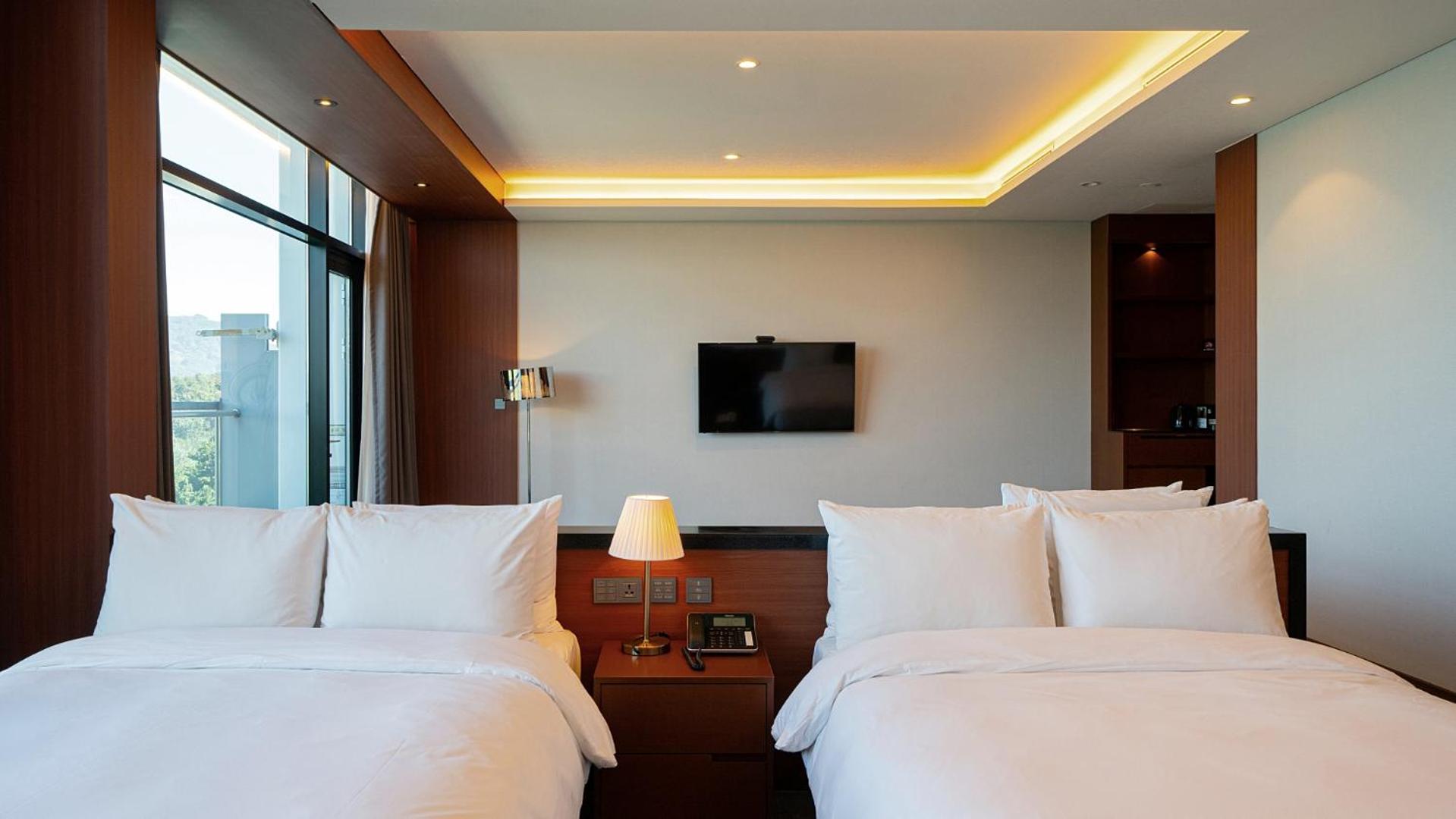 Family Suite with Full Ocean View - Photo 4