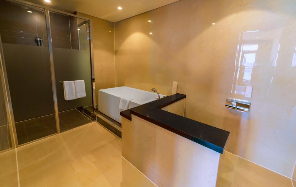Royal Suite with Full Ocean View - Photo 8
