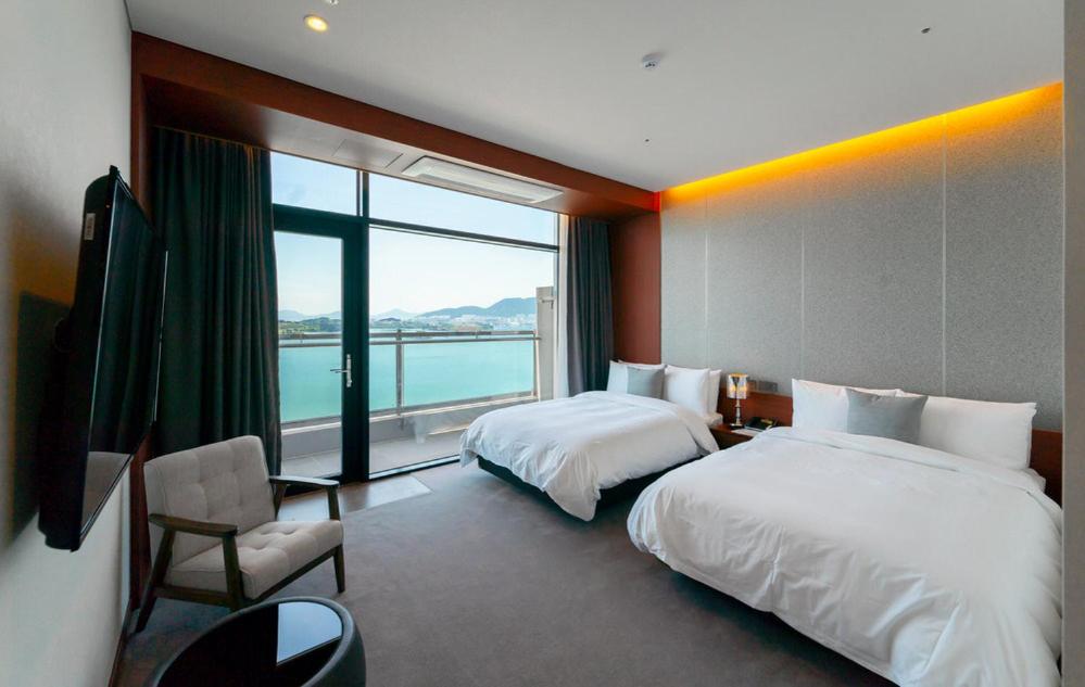 Royal Suite with Full Ocean View - Photo 1