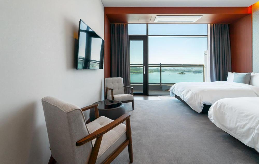 Royal Suite with Full Ocean View - Photo 10