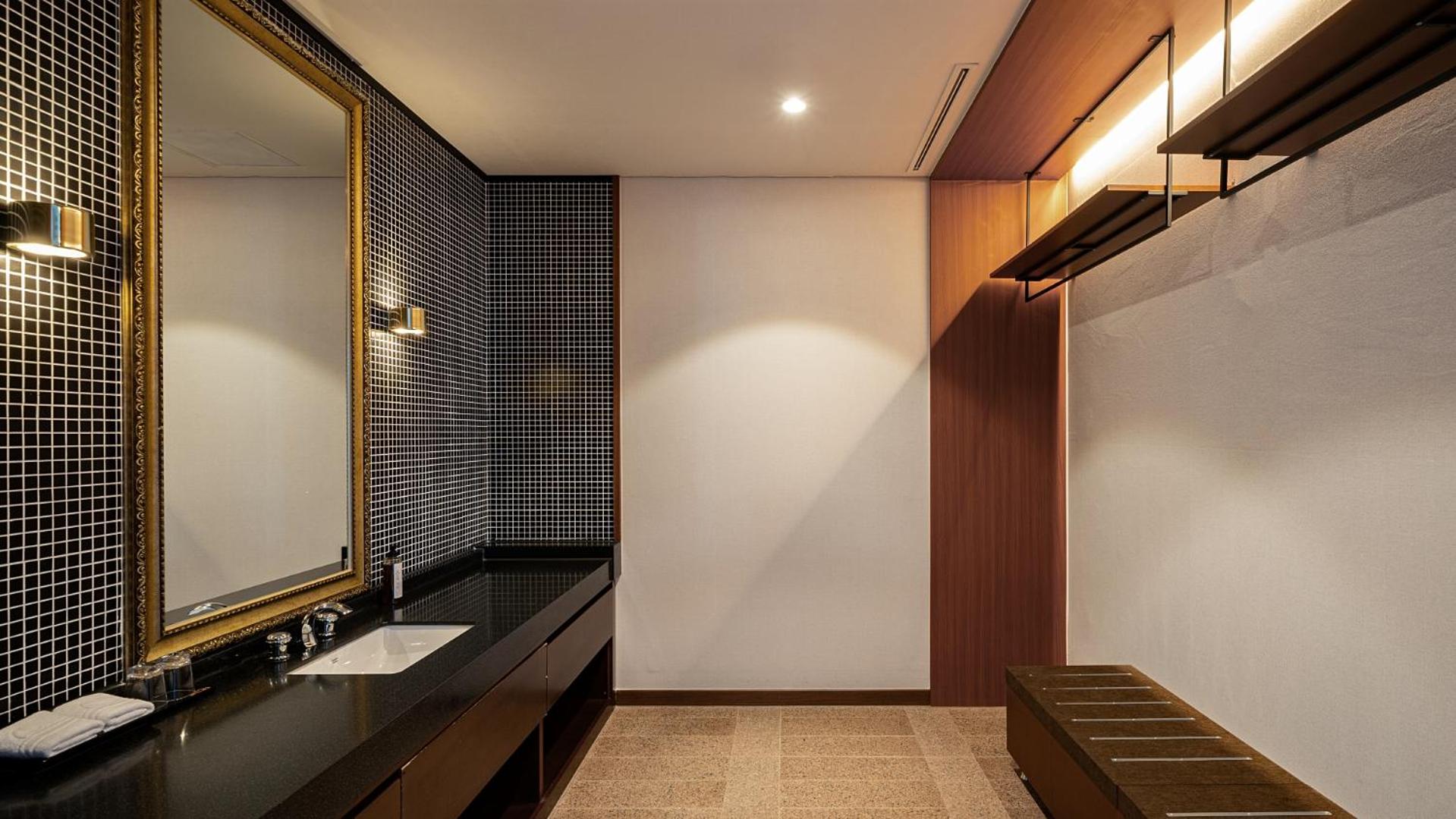 Diamond Suite with Full Ocean View + Breakfast for 2 + Yacht Discount Coupon + Karaoke Discount Coupon (available on Friday and Saturday)  - Photo 11
