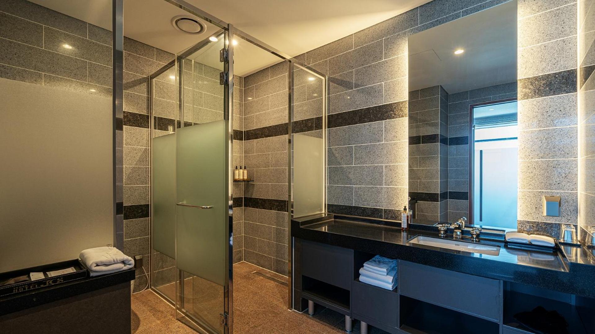 Diamond Suite with Full Ocean View + Breakfast for 2 + Yacht Discount Coupon + Karaoke Discount Coupon (available on Friday and Saturday)  - Photo 13