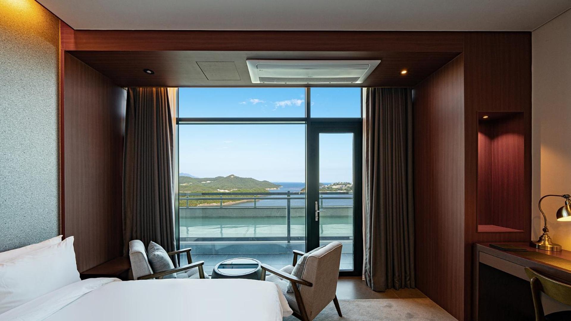 Family Twin Room With Half Ocean View - Photo 5