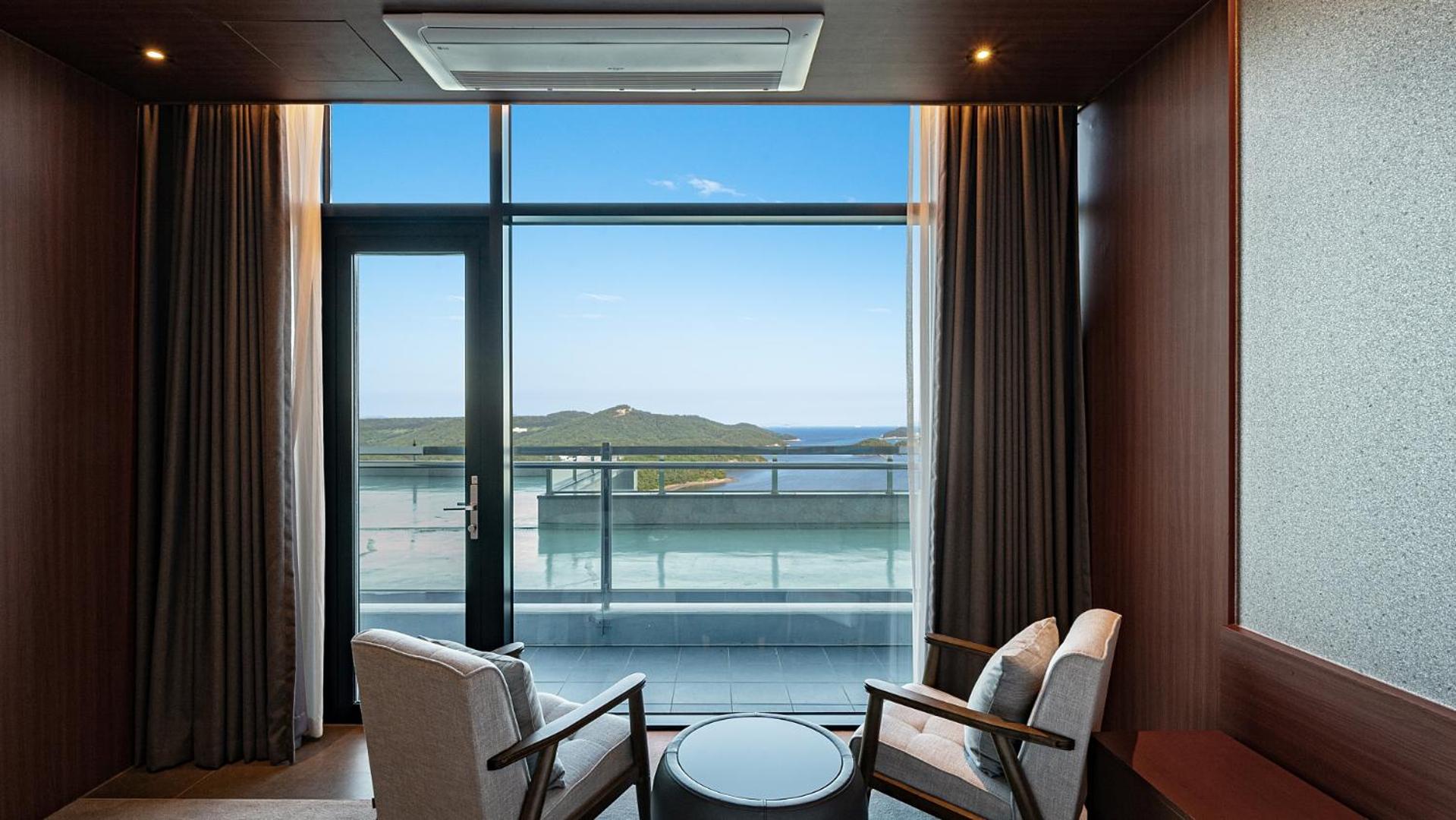 Deluxe Twin Room With Half Ocean View - Photo 2