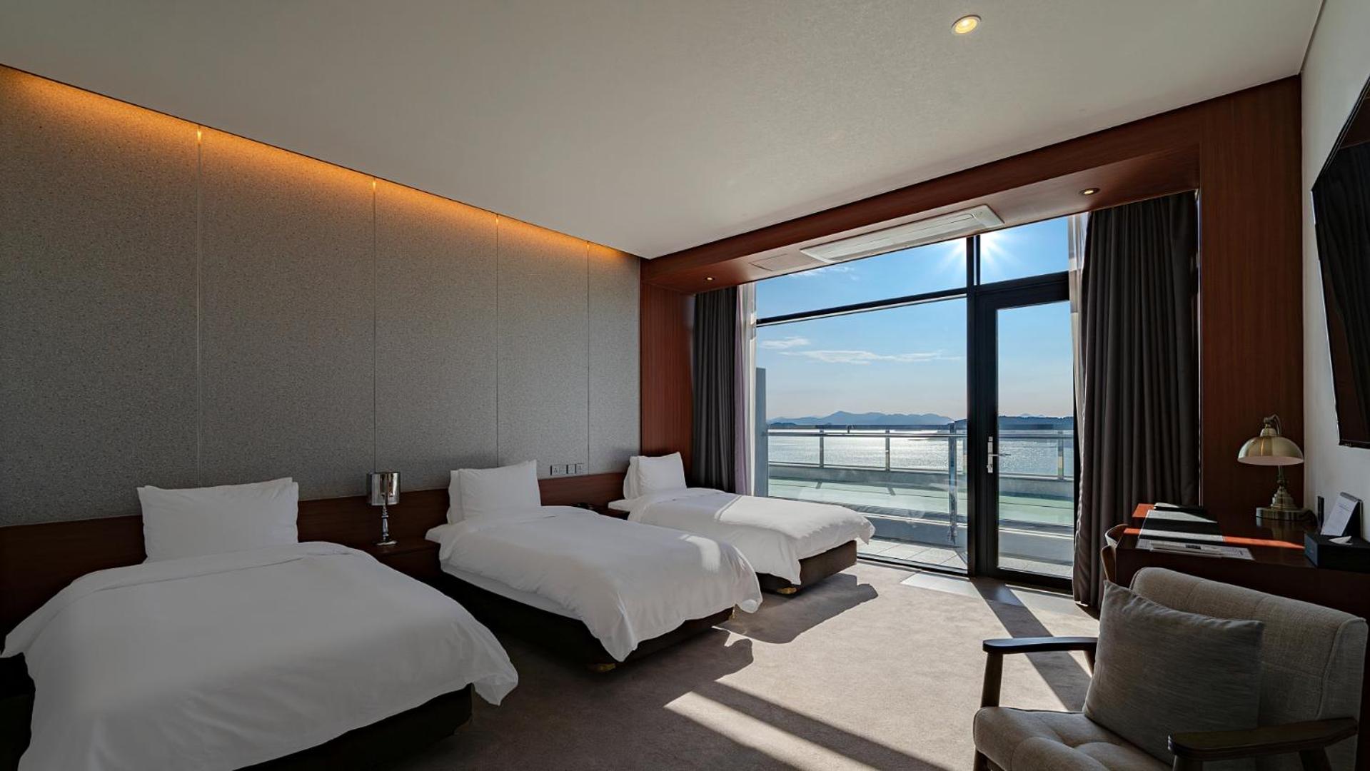 Triple Room With Half Ocean View - Photo 3