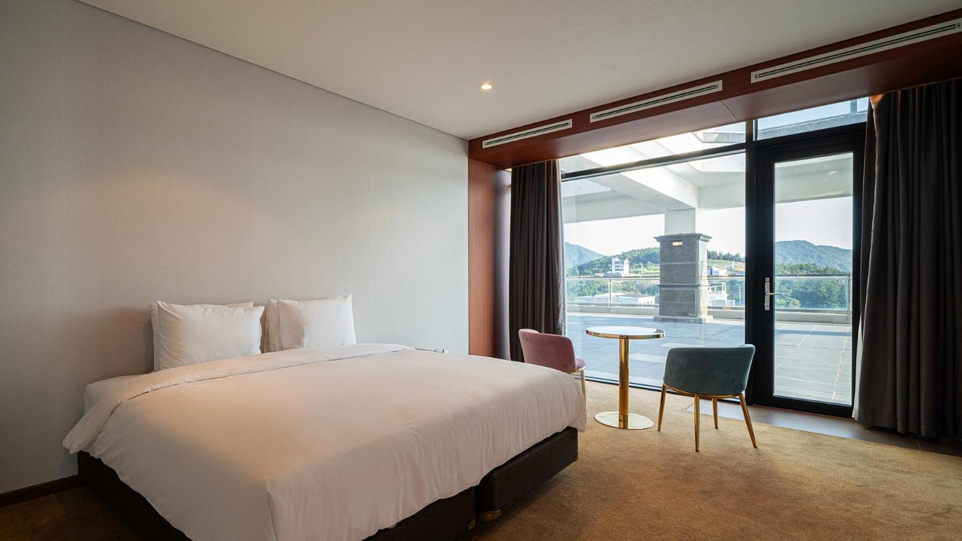[Free Breakfast for 4] Multiple Tower Suite - Photo 6