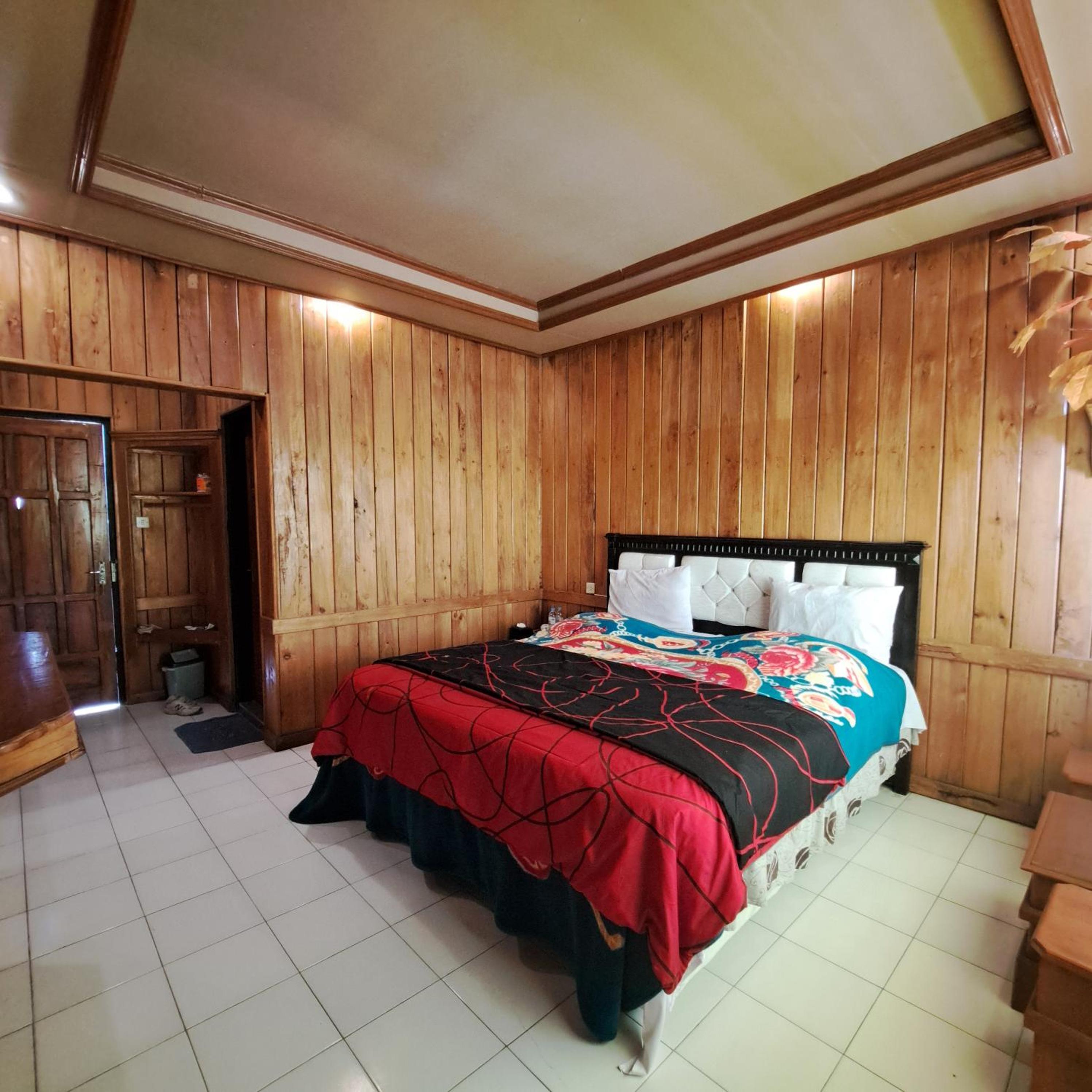 Deluxe Double Room with Hills View photo 3