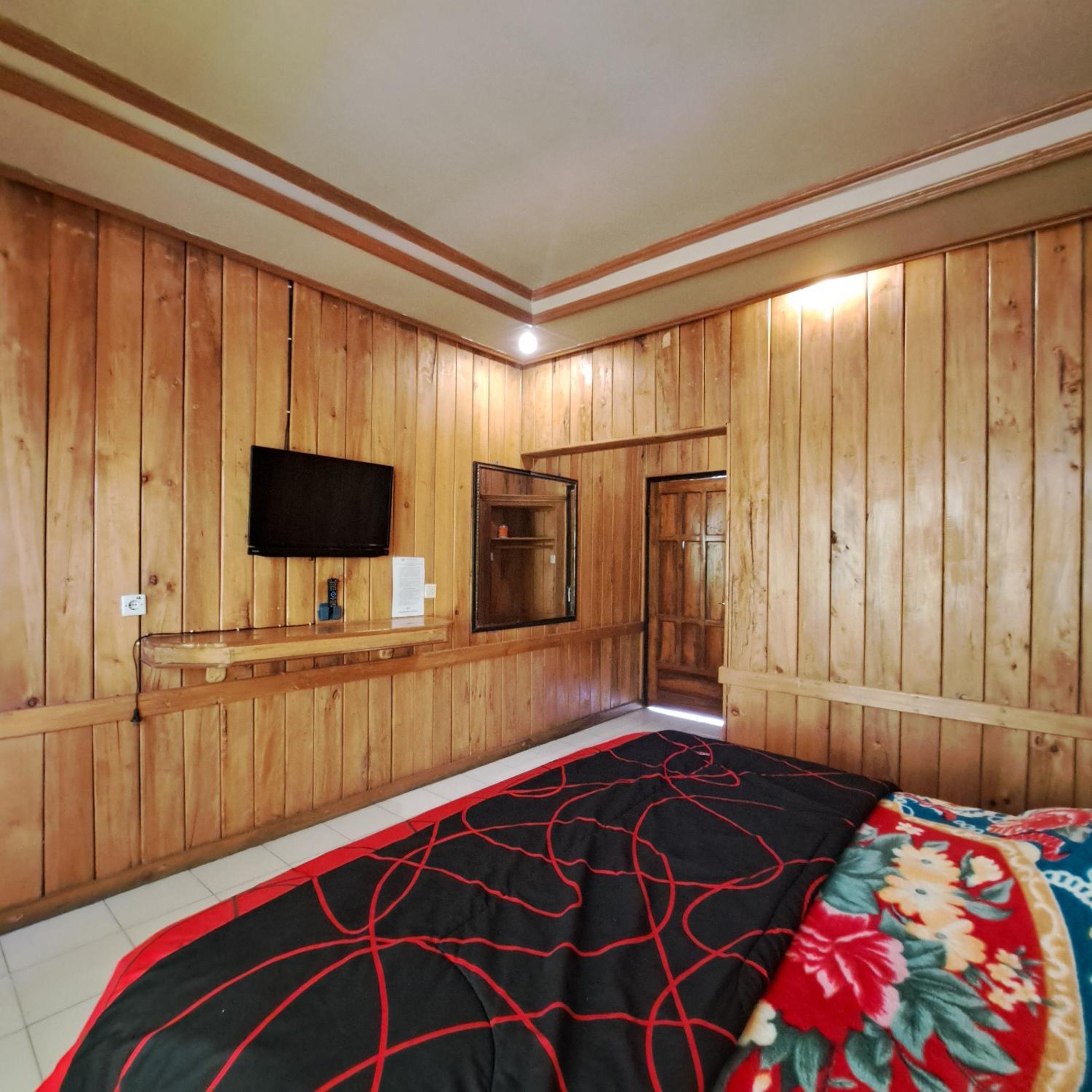 Deluxe Double Room with Hills View photo 2