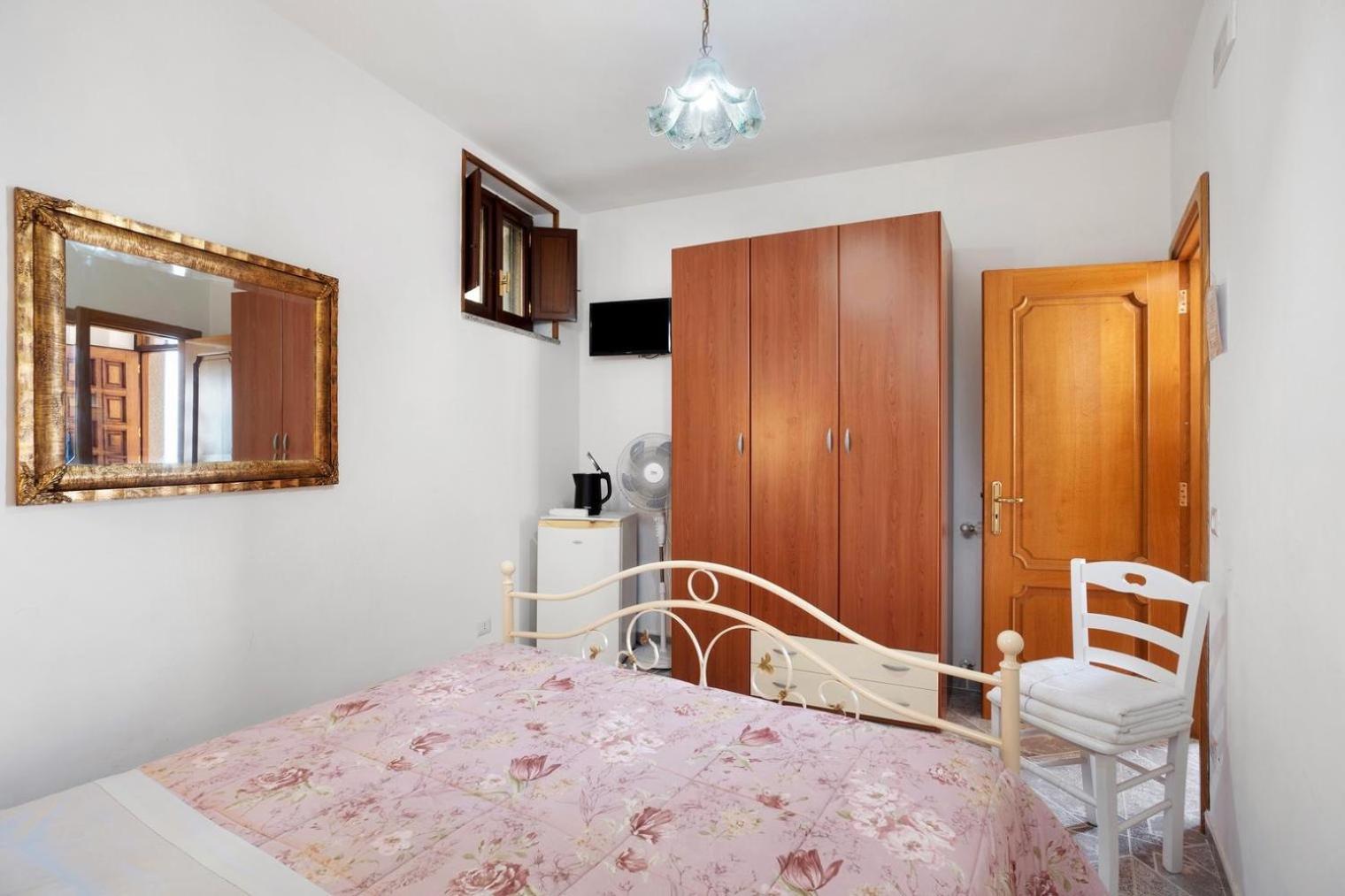 Two-Bedroom Apartment with Balcony photo 3
