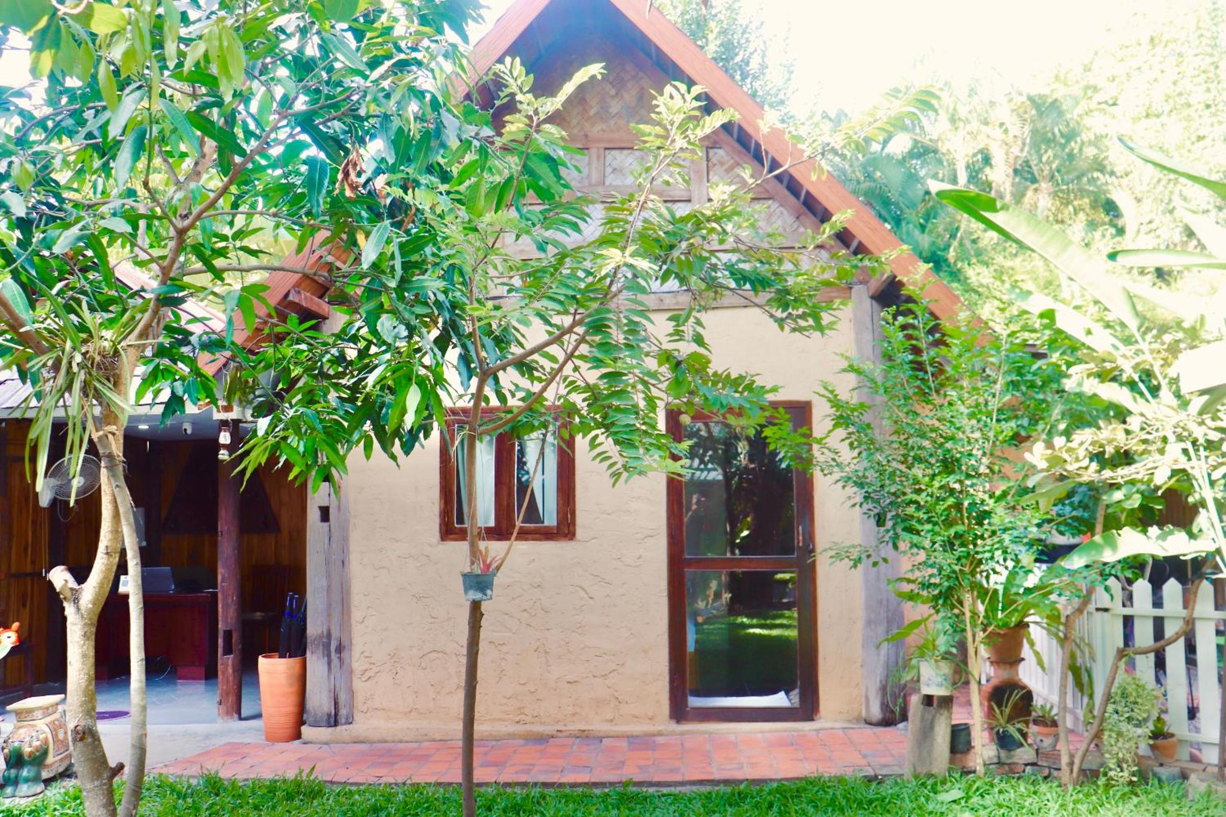 Bungalow with Garden View - Photo 3