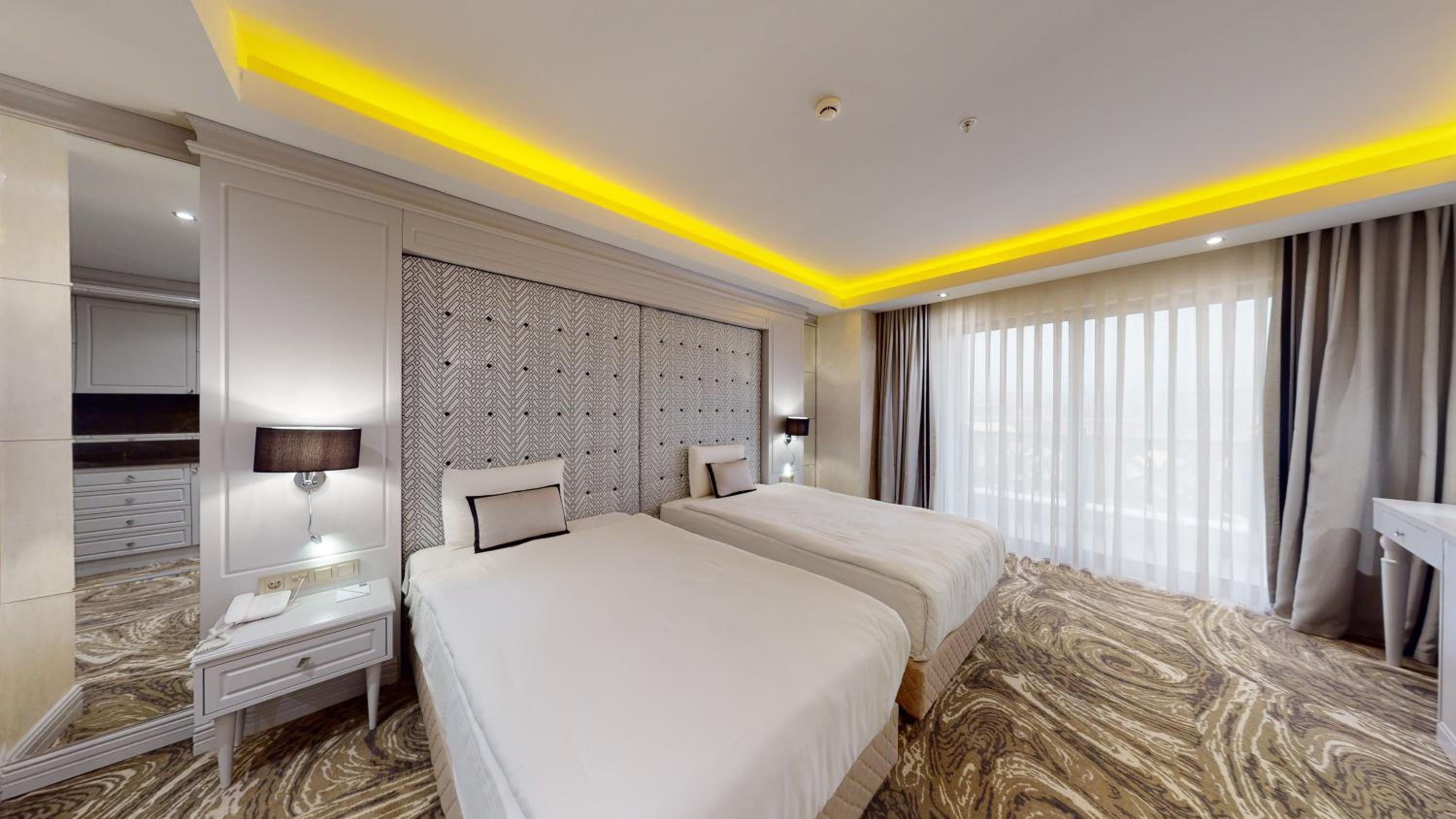 Queen Suite photo 3