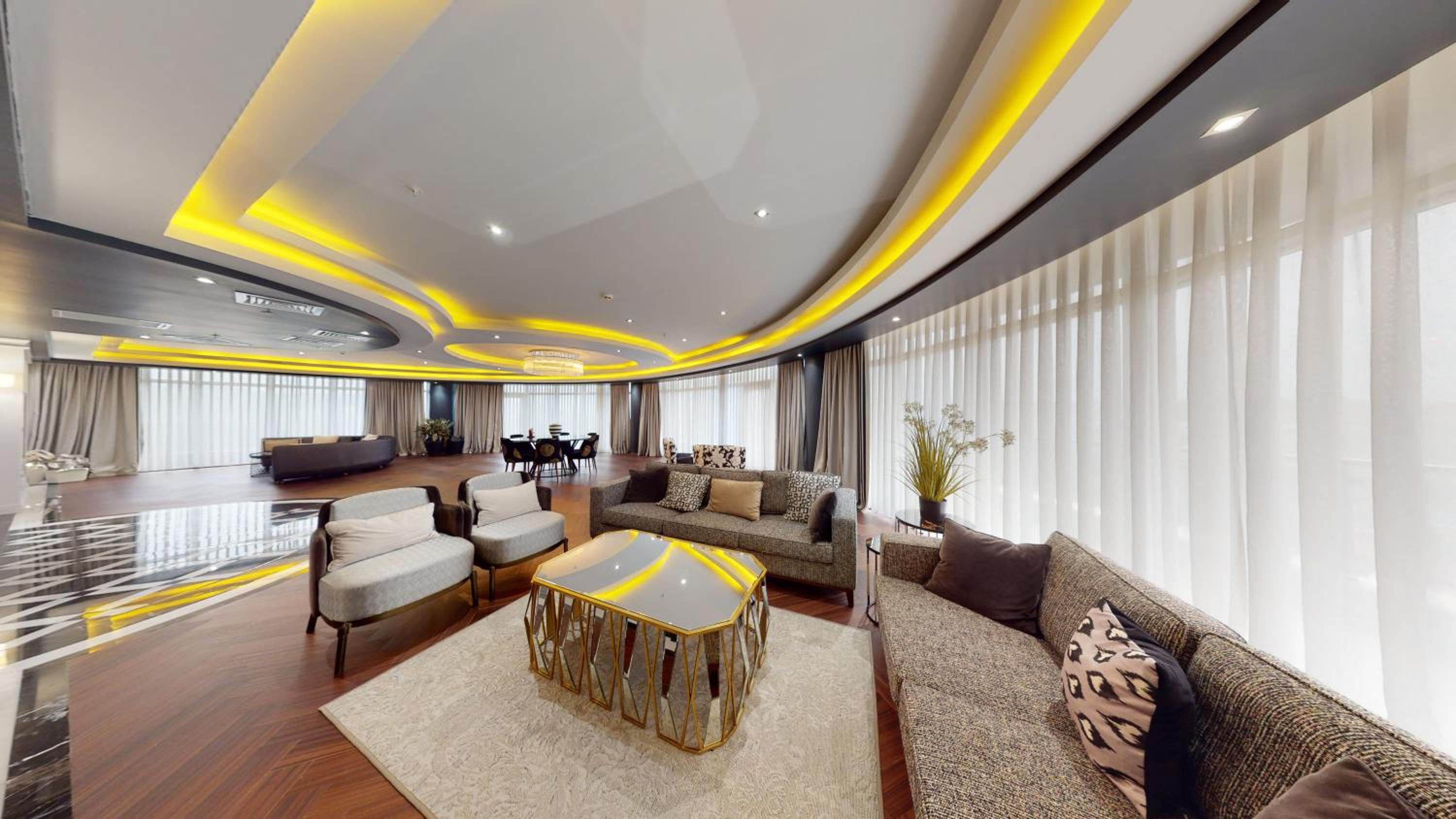 Queen Suite photo 2