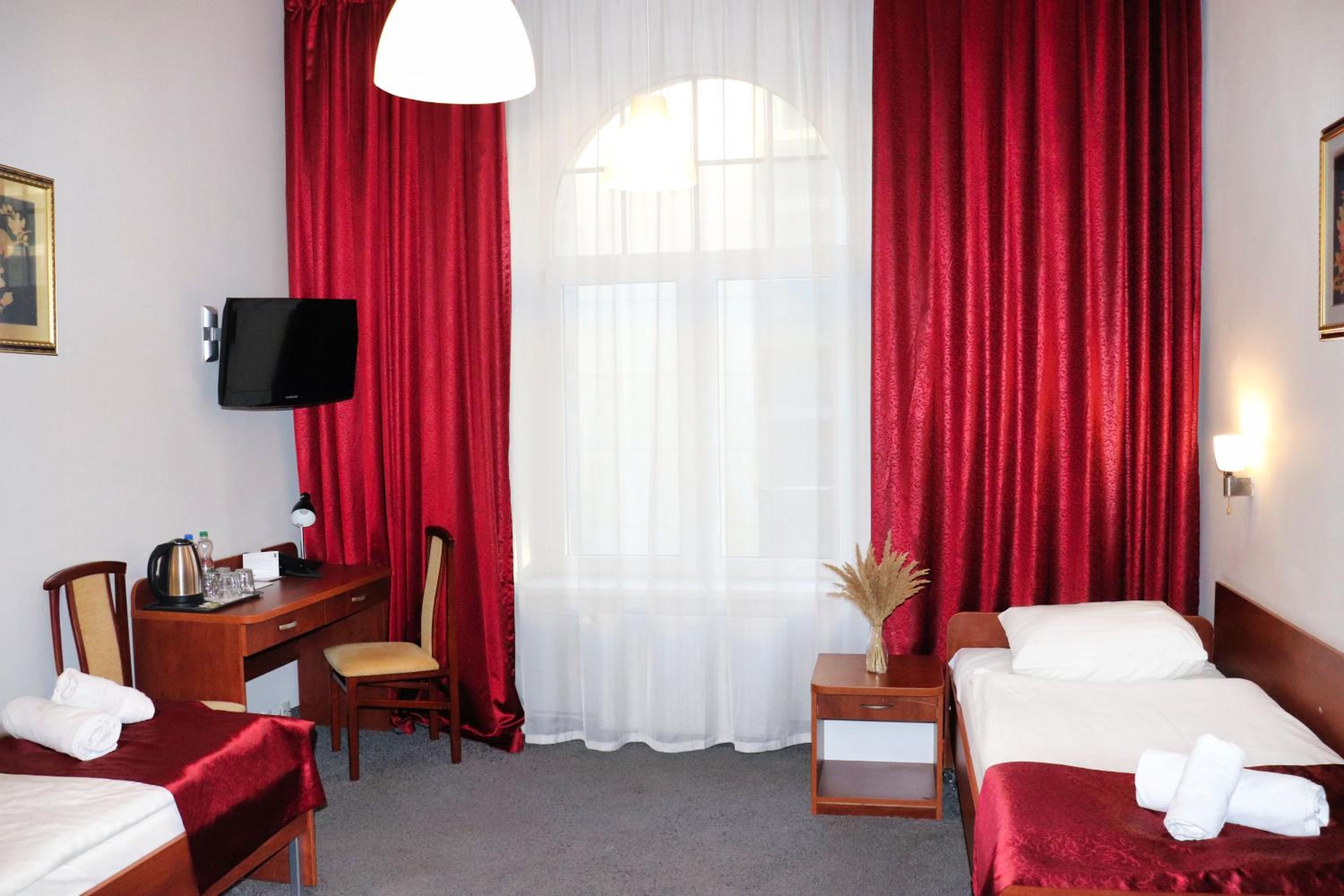 Economy Twin Room - Photo 1