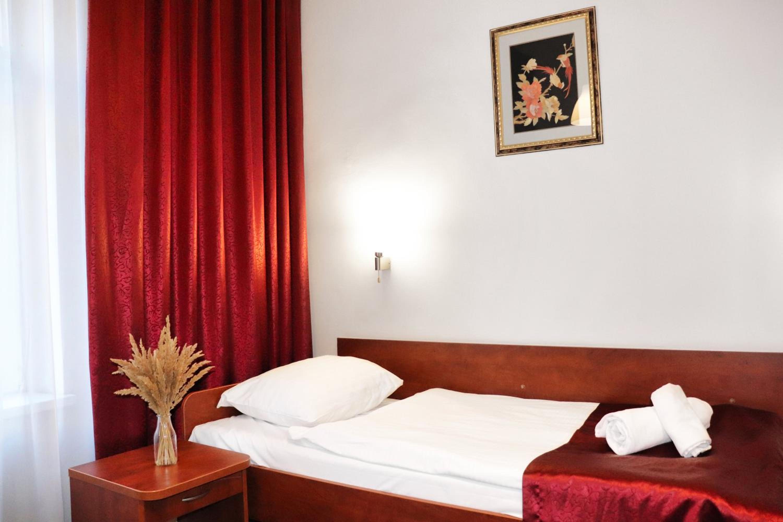 Economy Twin Room - Photo 5